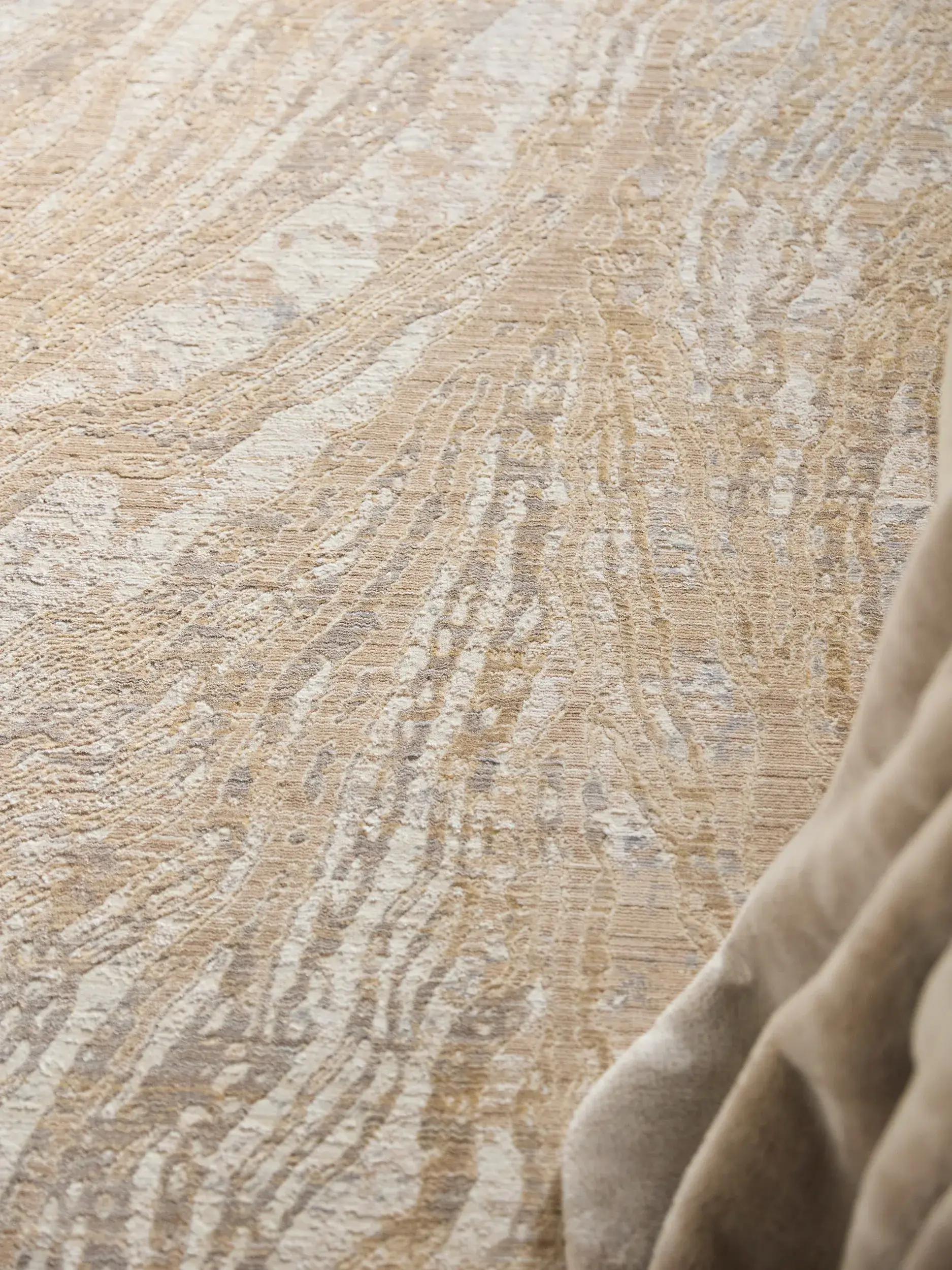 Tapis Nero en 85% Polyester, 15% Viscose en Beige de benuta Finest