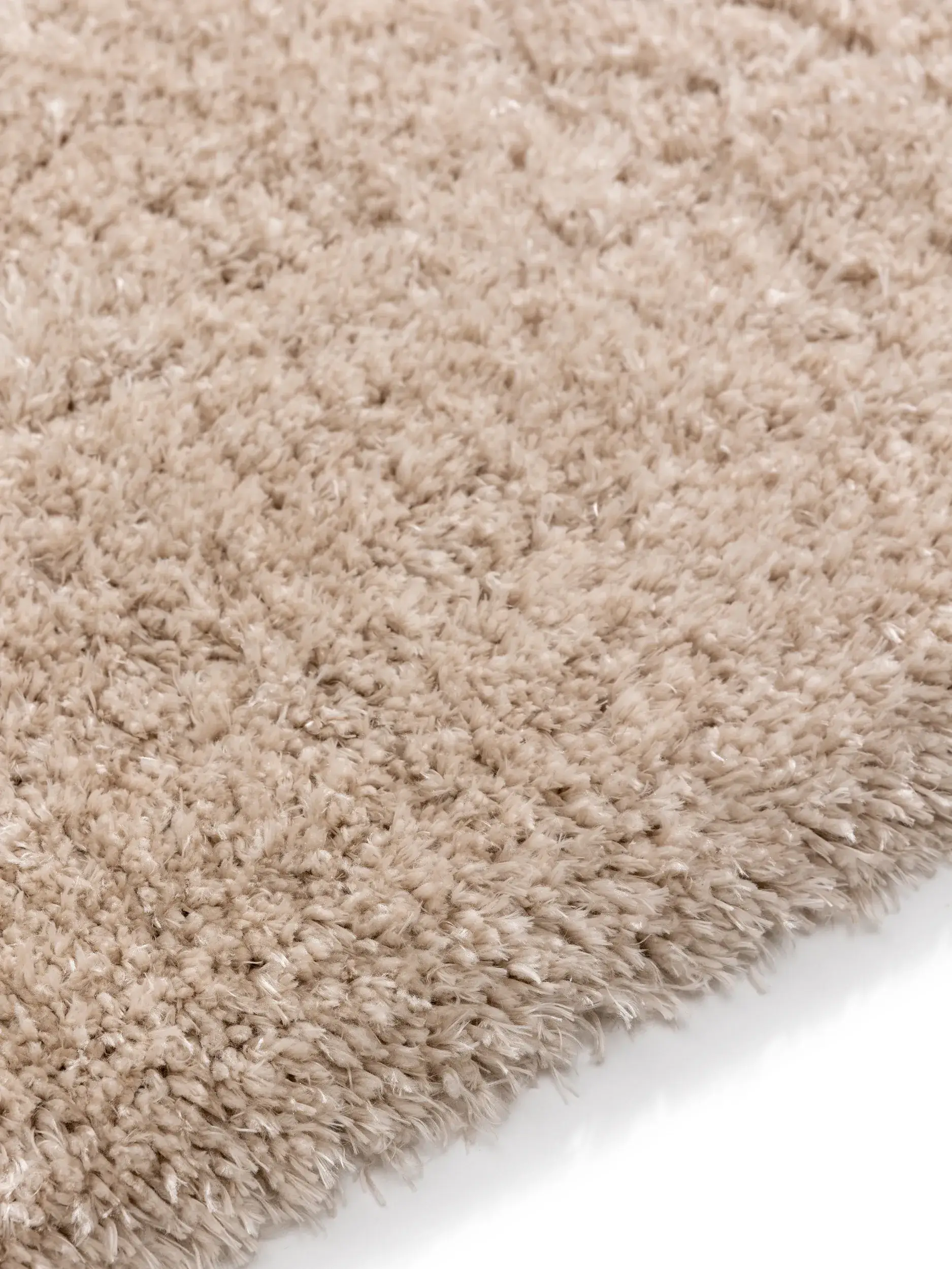Matto 100% Polyestera värissä Beige 100% Polyester korkealla nukalla merkiltä benuta Pop