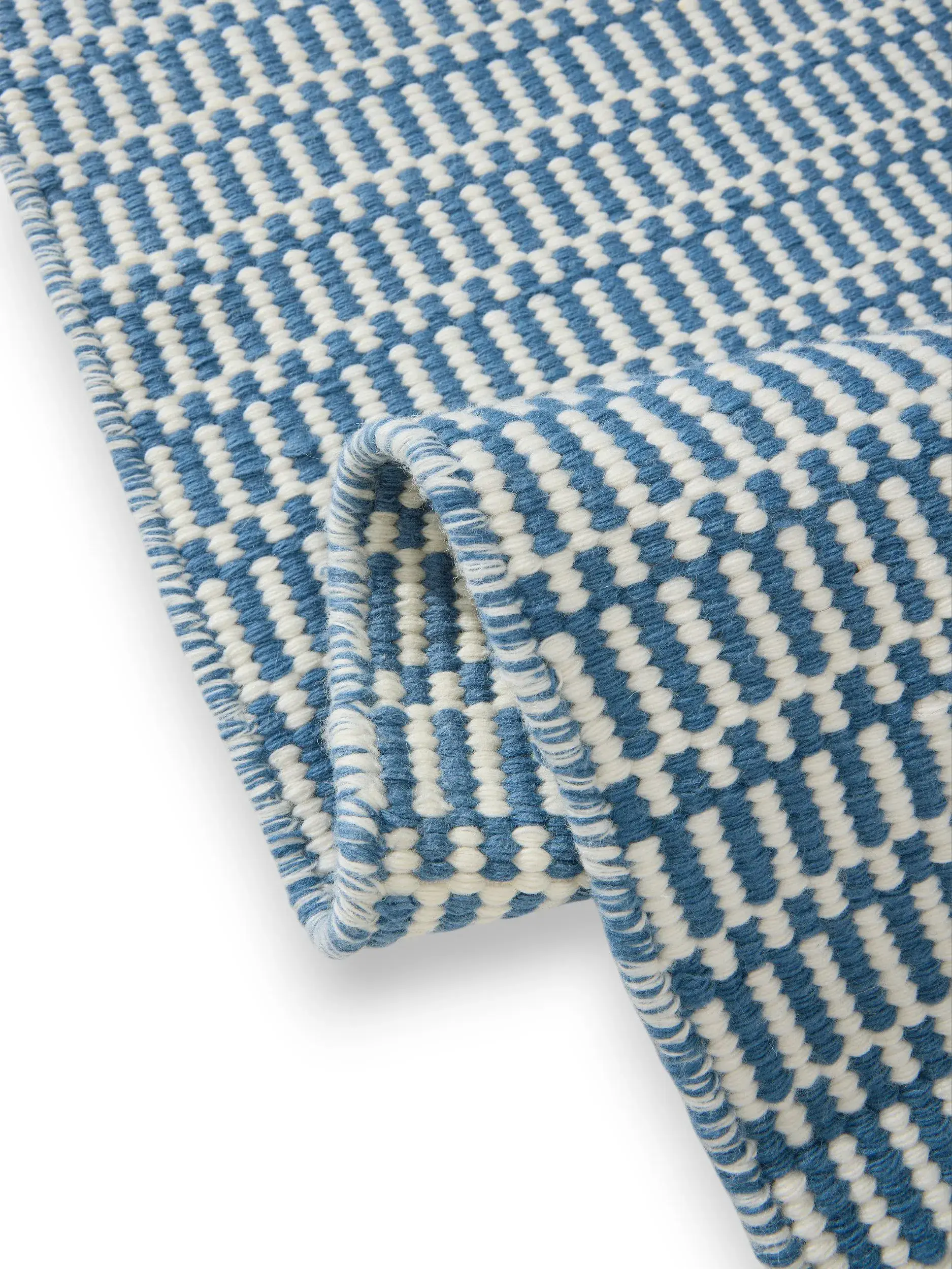 Teppich aus 100% Wolle (aus Neuseeland) in Blau mit 100% Wolle (aus Neuseeland) hohem Flor von benuta Pure
