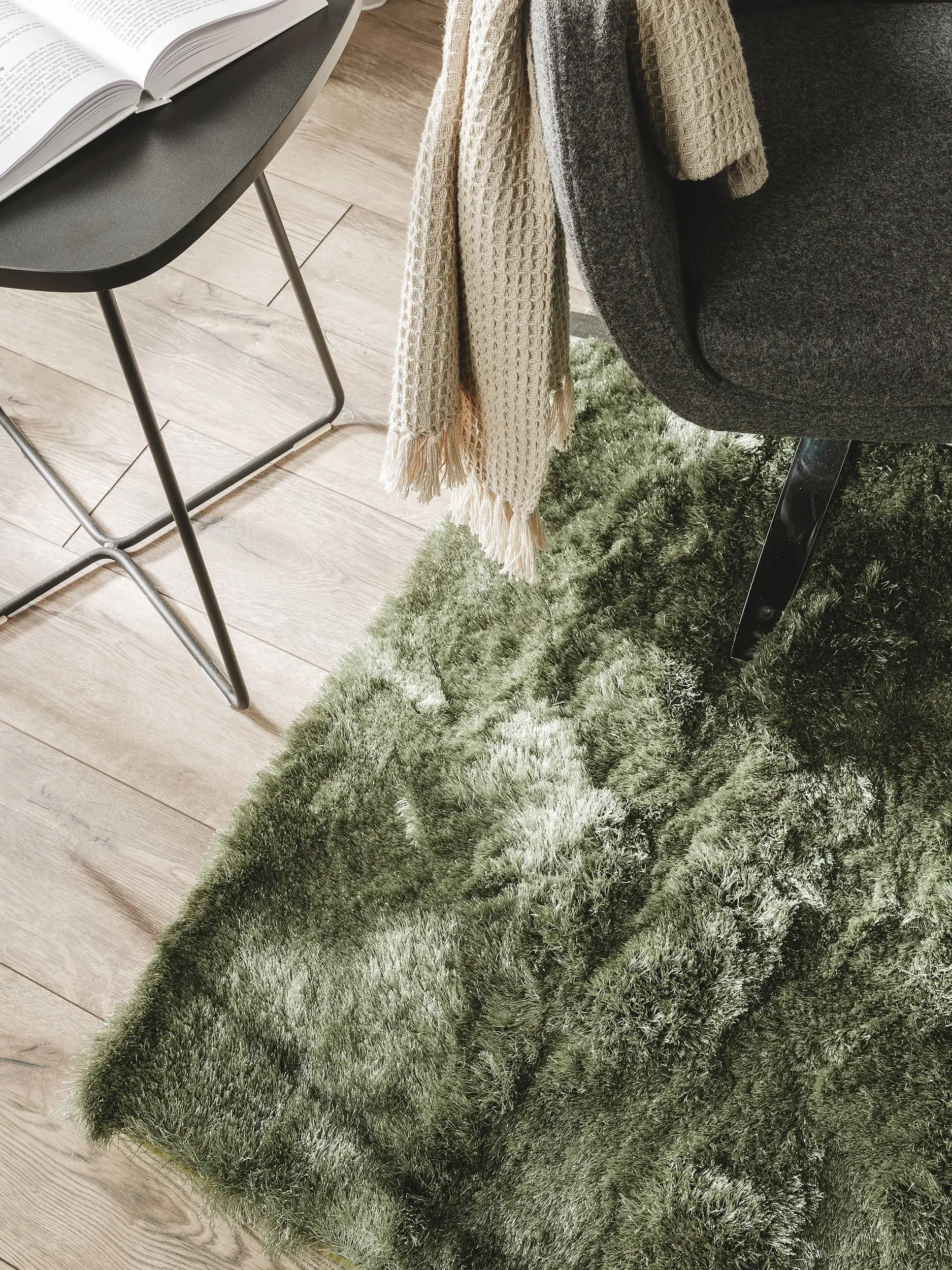 Tapijt van 100% Polyester in Groen met een 100% Polyester hoge pool van benuta nest