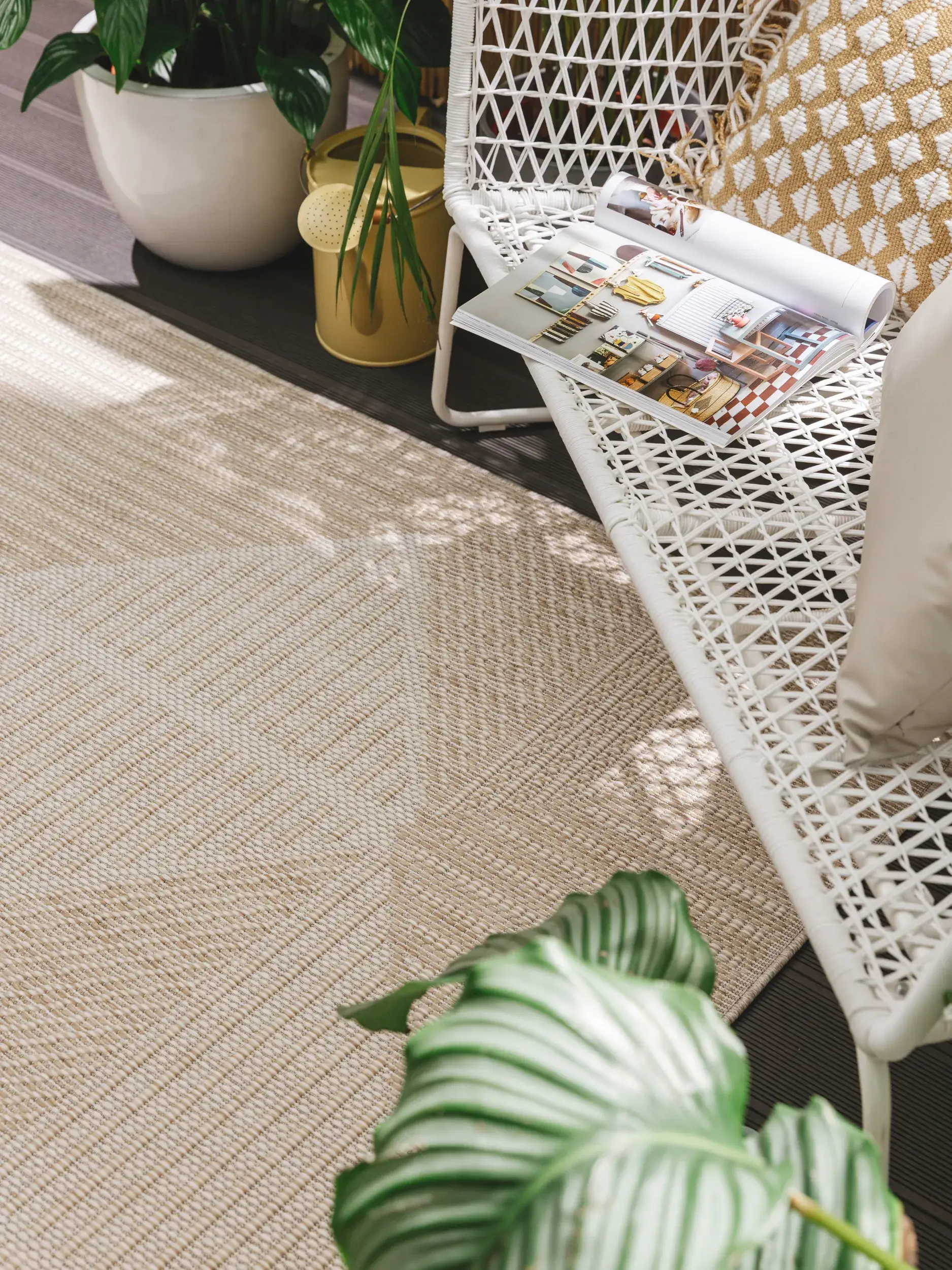 Rug made of 100% Polypropylen in White with a 100% Polypropylen high pile by benuta Nest