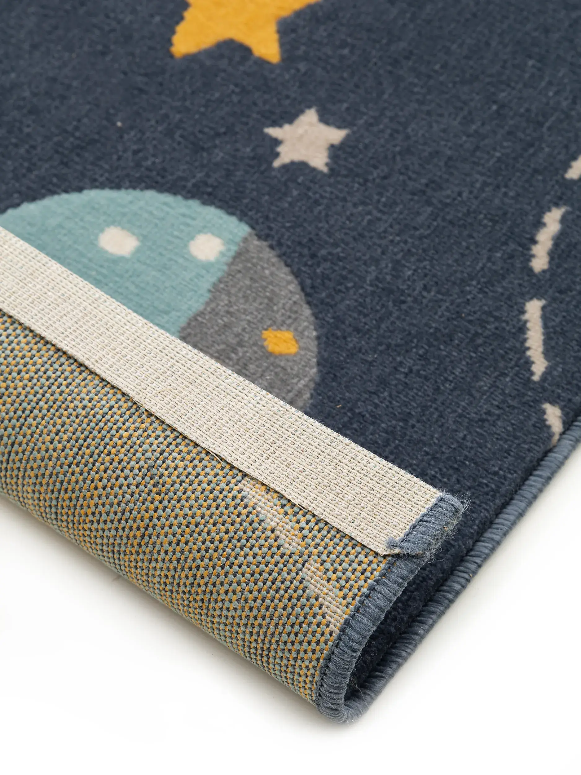 Tapijt van 100% Polypropyleen in Blauw met een 100% Polypropyleen hoge pool van Lytte