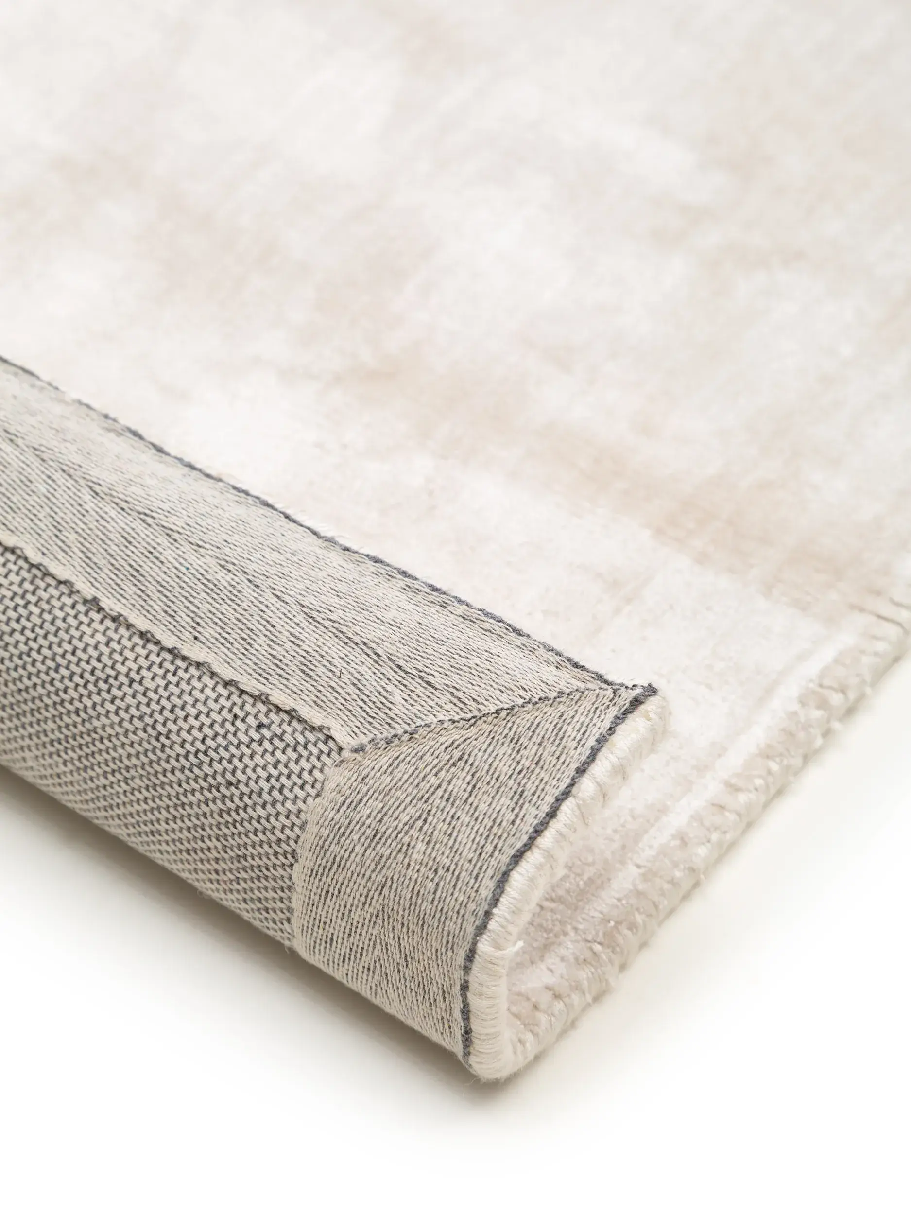 Rug made of 100% Viscose in Grey with a 100% Viscose high pile by benuta Pure