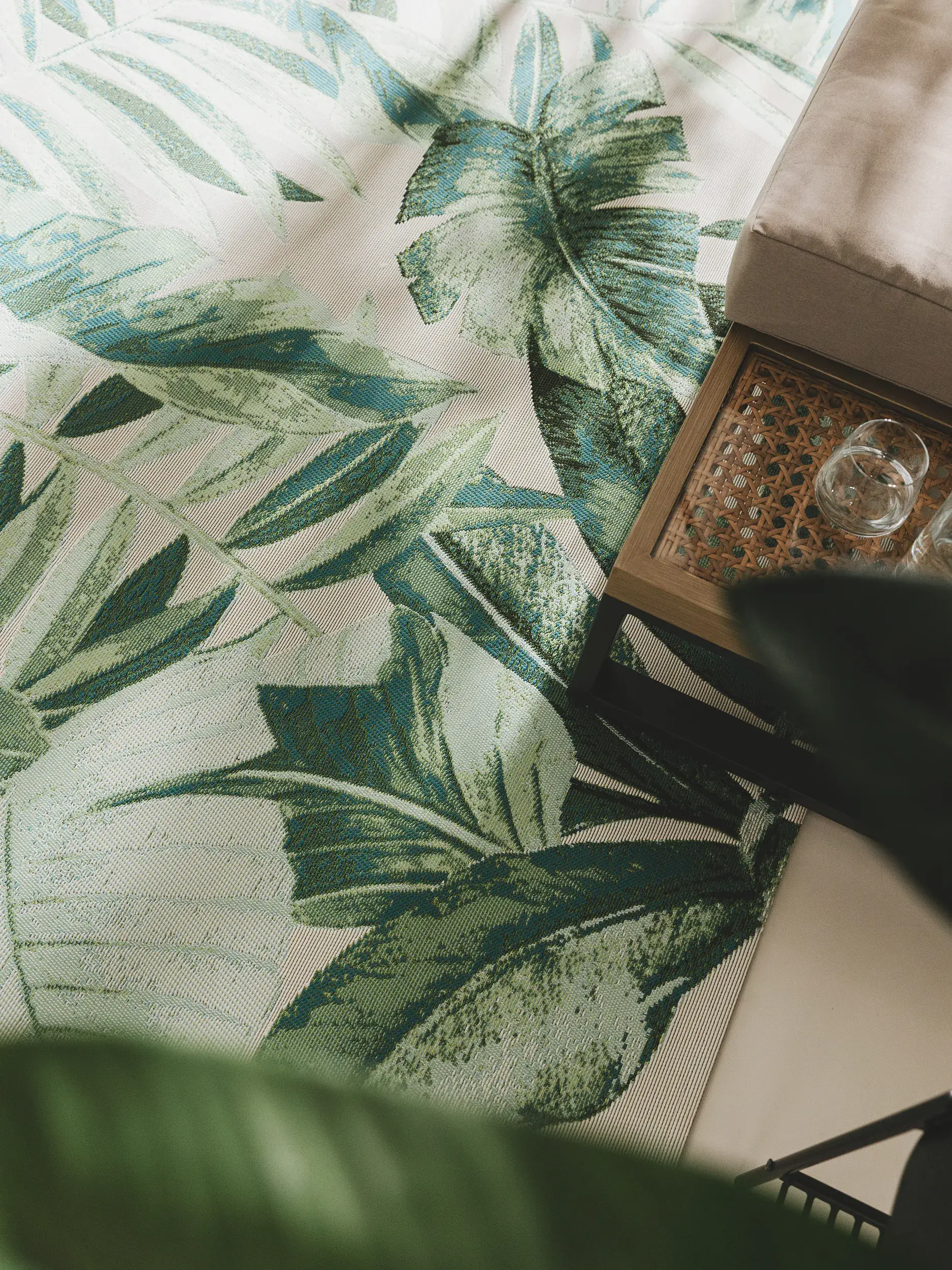 Teppich Artis aus 76% Polypropylen, 23% Polyester, 1% Latex in Grün von benuta Nest