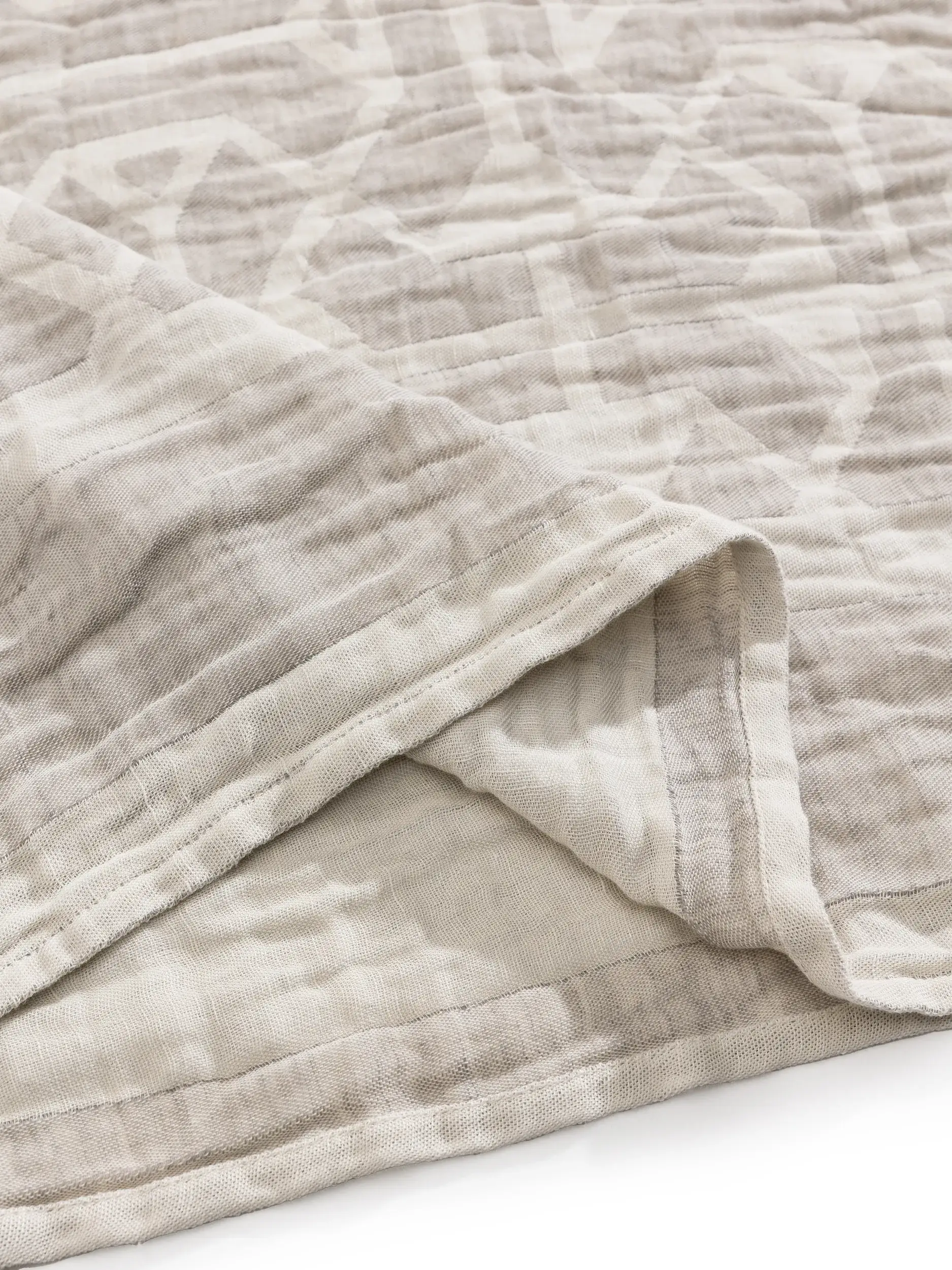 Decke aus Leinen-Mix Sabine Cream/Beige Geometrisch-suunnittelussa, valmistettu 60% puuvillaa, 40% pellavaaista, benuta Purein toimesta