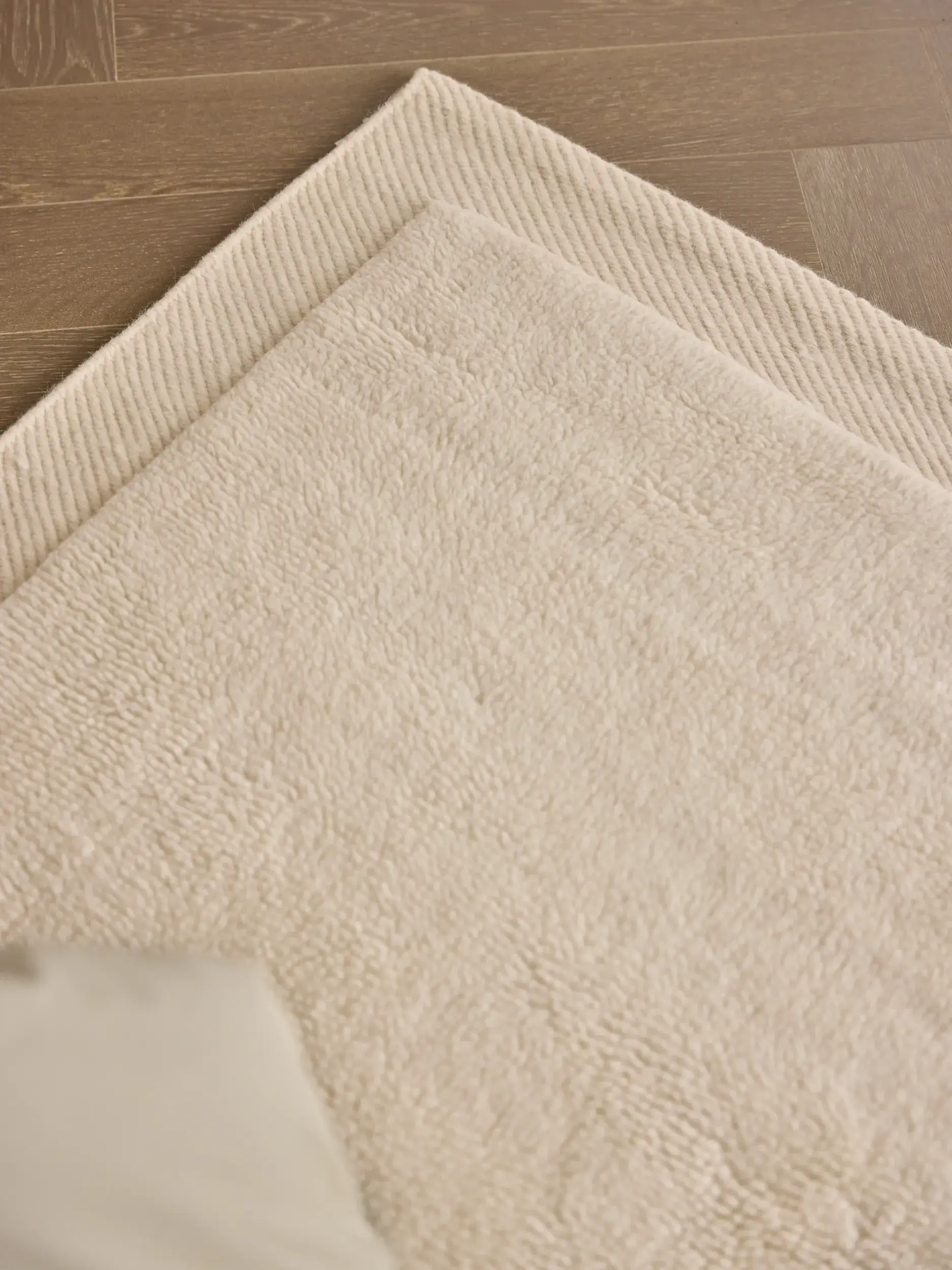 Matta Franco av 50% Ull, 50% Ull (från Nya Zeeland) i Beige från benuta pure