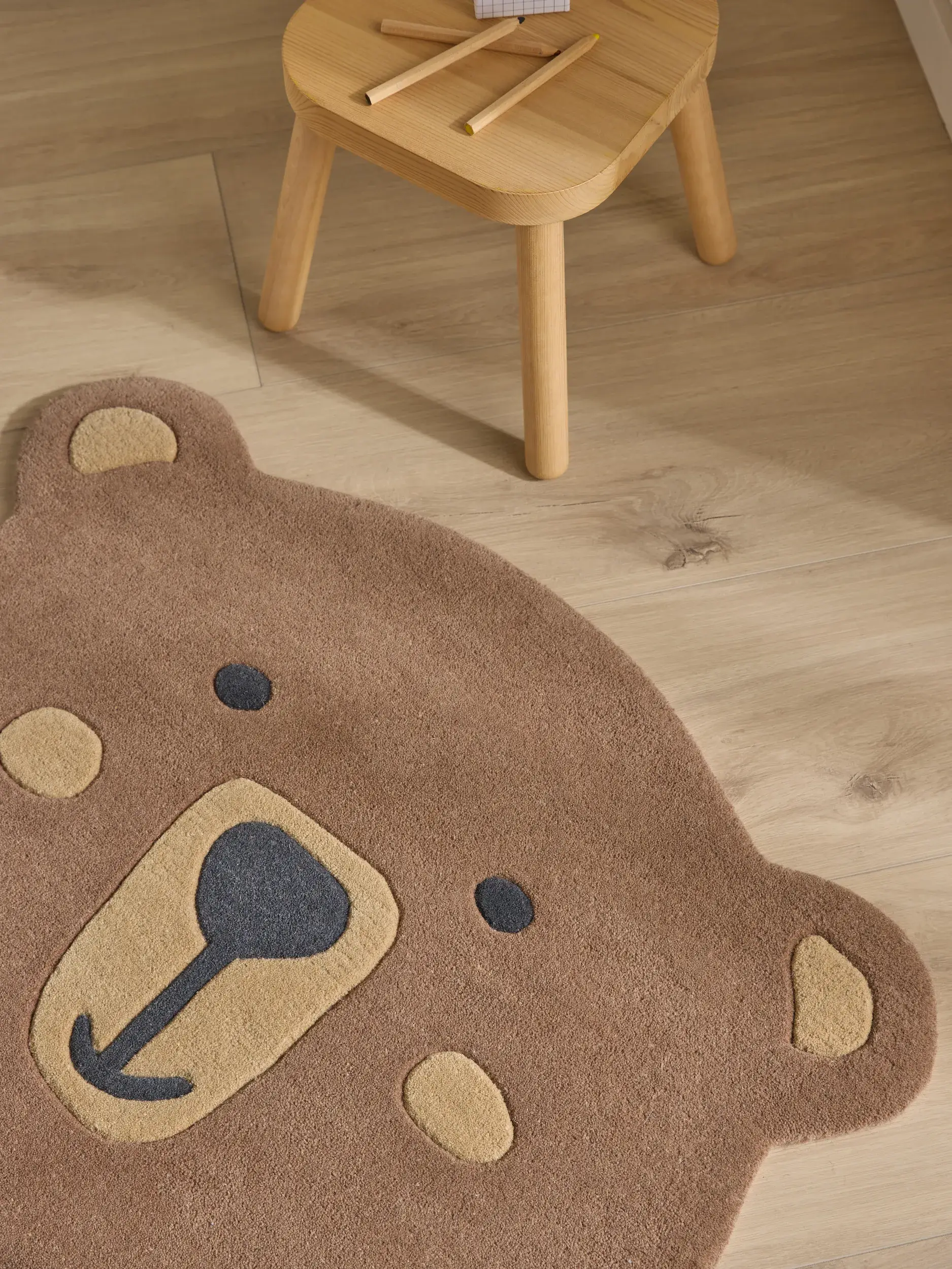 Rug made of 100% Wool in Brown with a 100% Wool high pile by Lytte