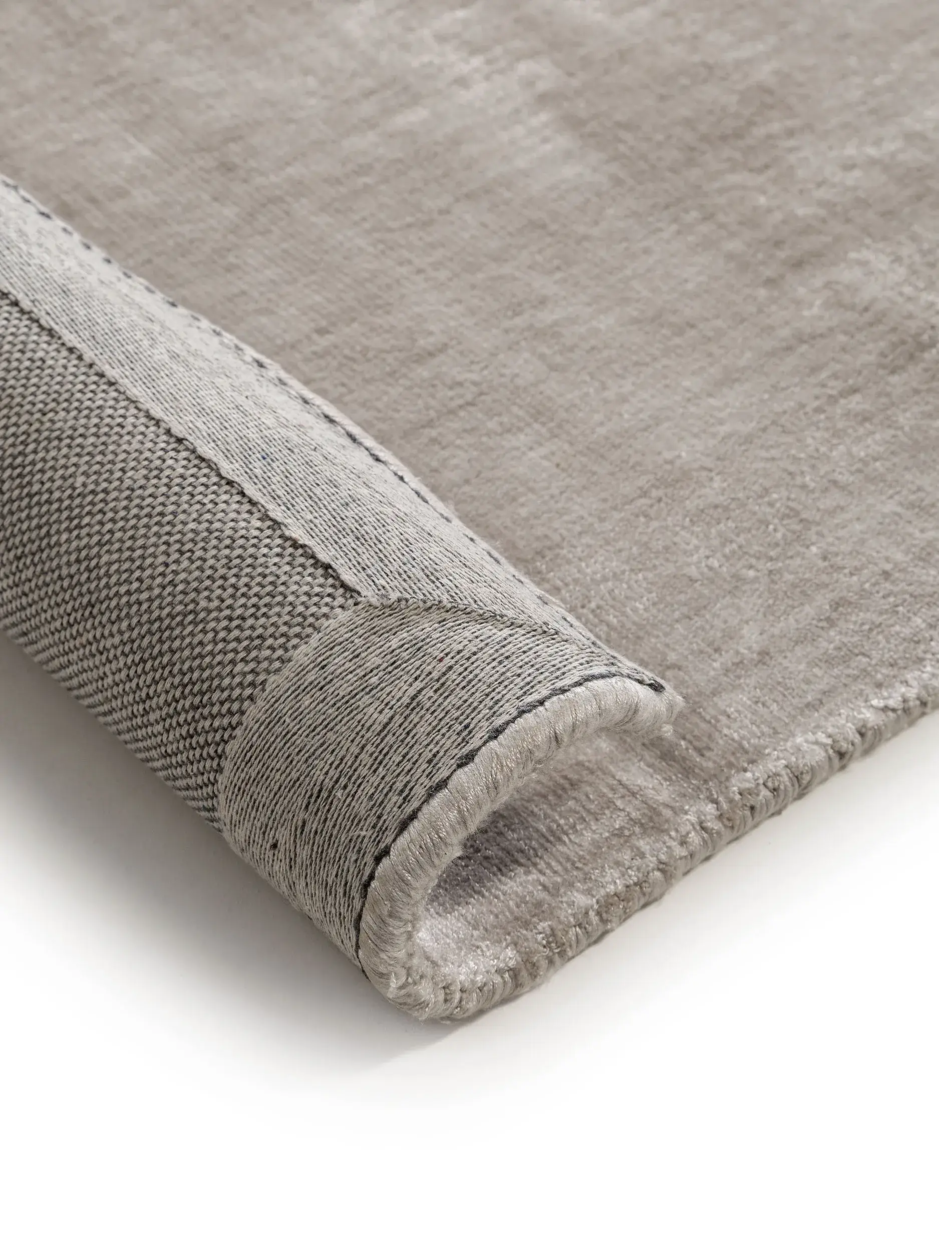 Matta Nova av 100% Viskos i Beige från benuta pure