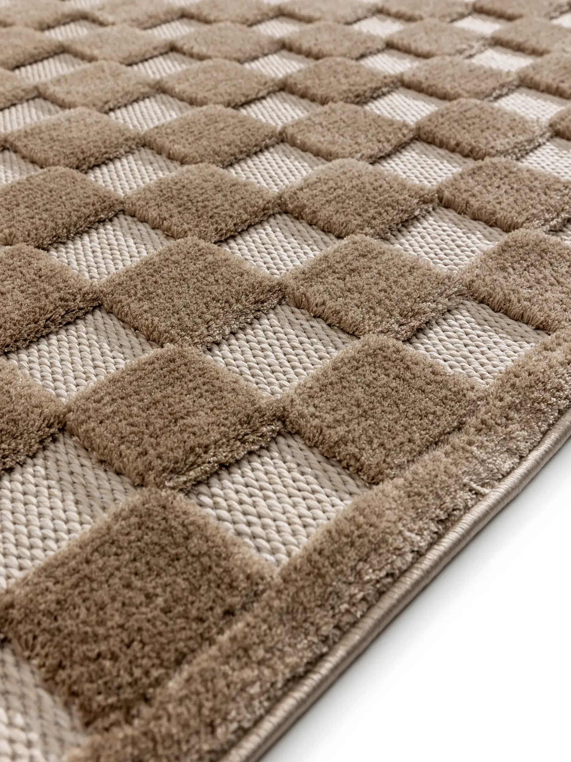 Teppich aus 100% Polyester (Microfiber) in Taupe mit 100% Polyester (Microfiber) hohem Flor von benuta Pop
