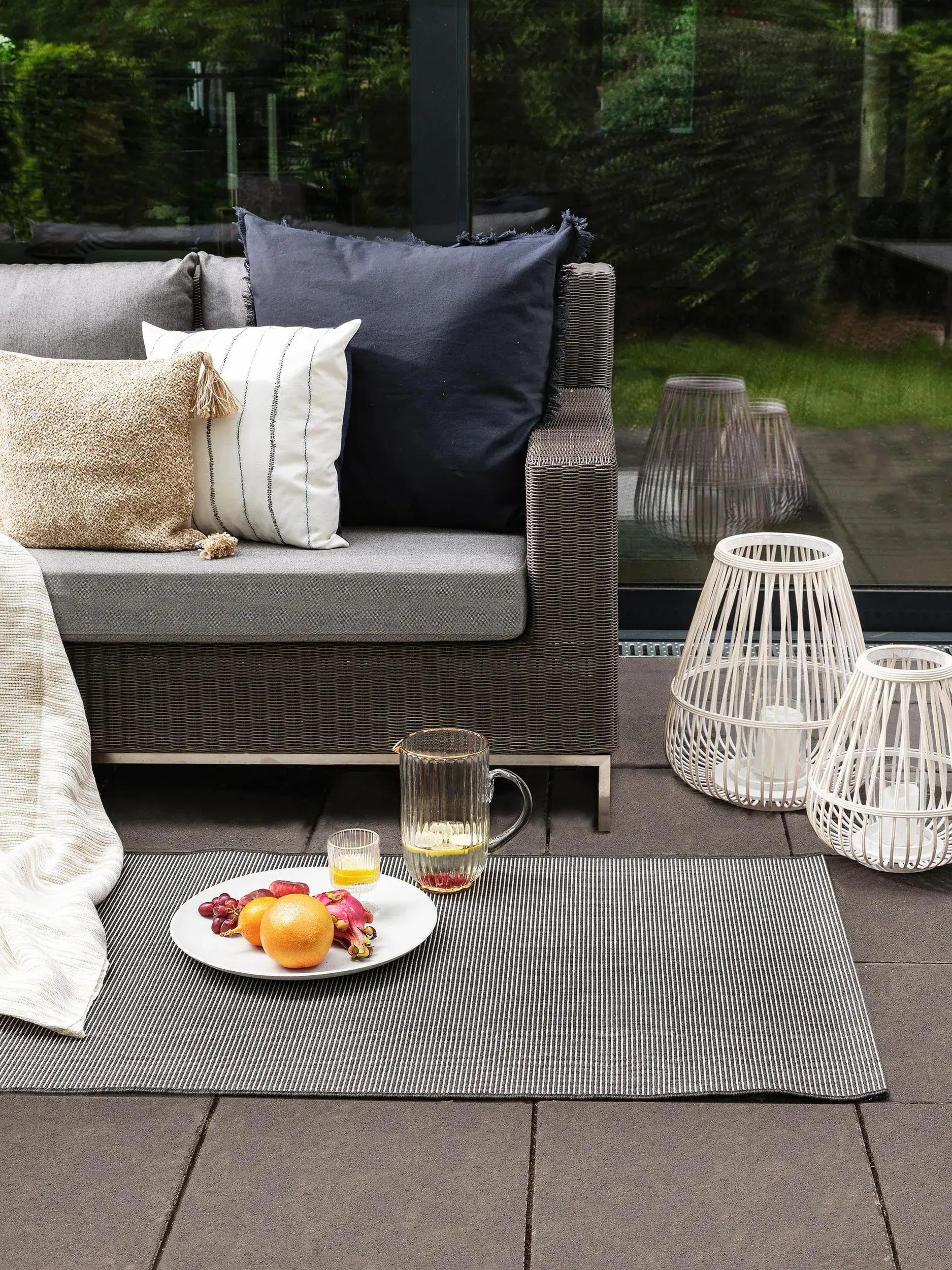 Rug made of 100% Polypropylen in Schwarz with a 100% Polypropylen high pile by benuta Nest