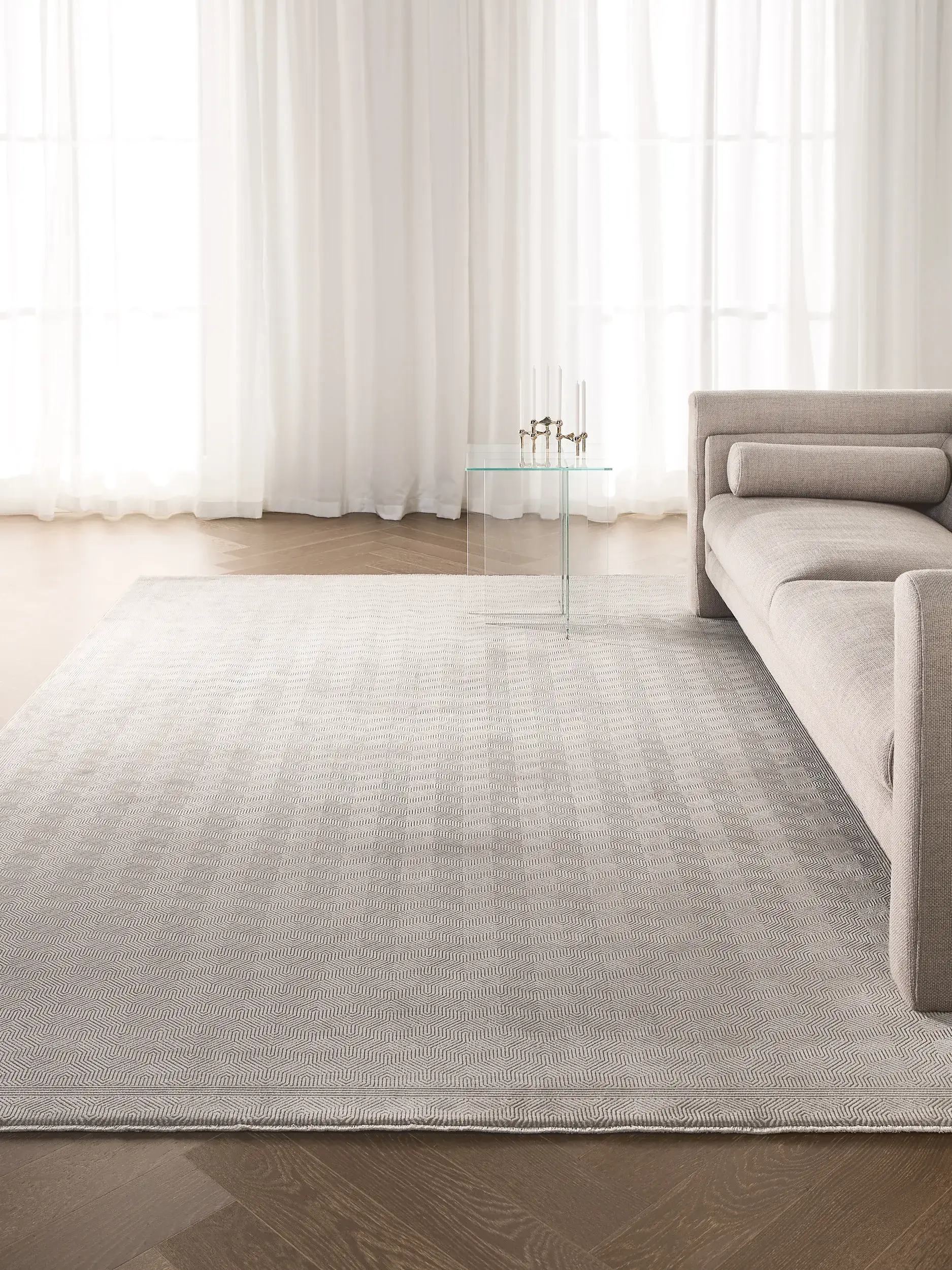 Teppich aus 60% Viskose, 40% Polyacryl (Chenille) in Beige mit 60% Viskose, 40% Polyacryl (Chenille) hohem Flor von benuta Finest