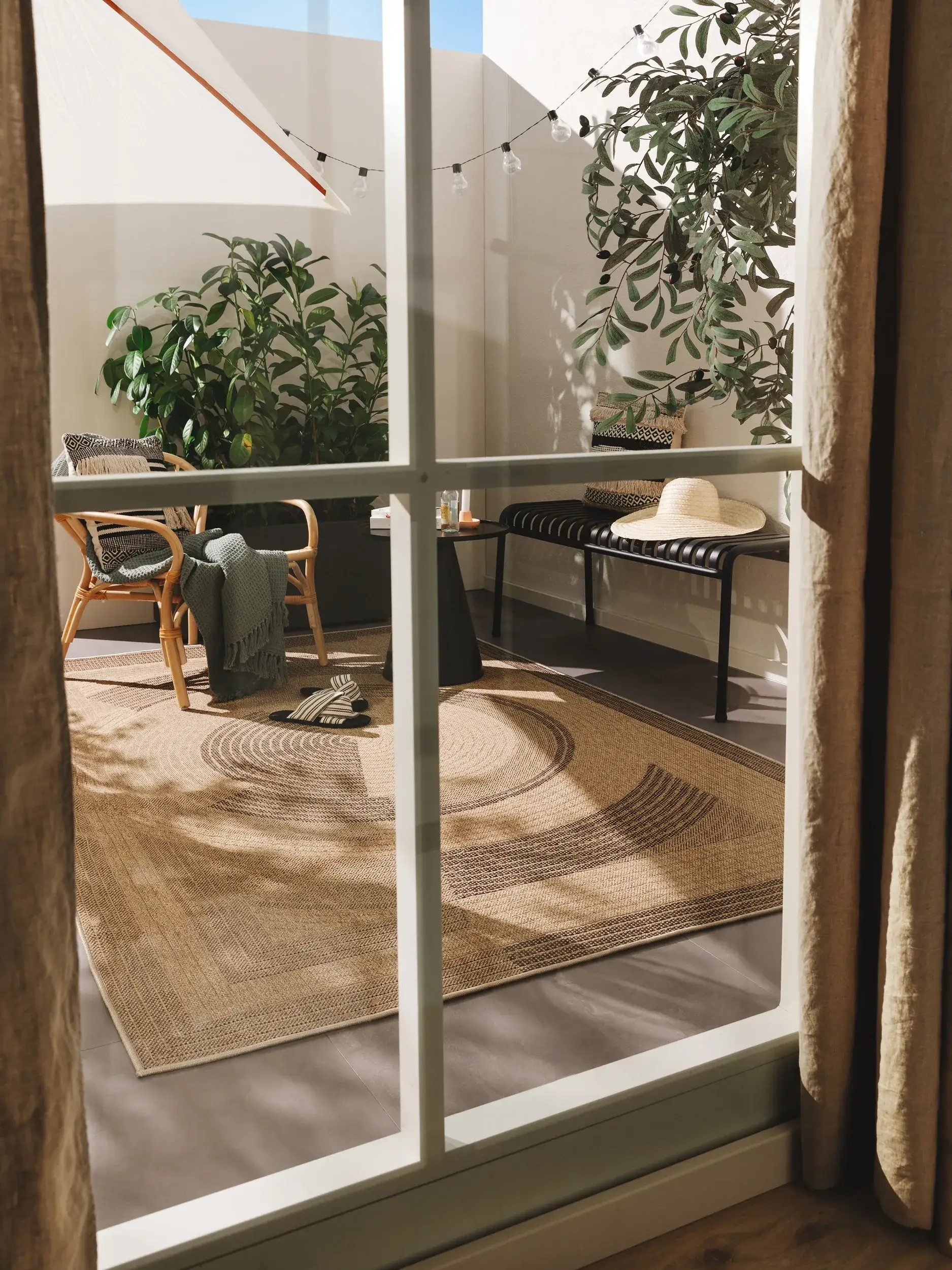 Teppich aus 100% Polypropylen in Beige mit 100% Polypropylen hohem Flor von benuta Pop
