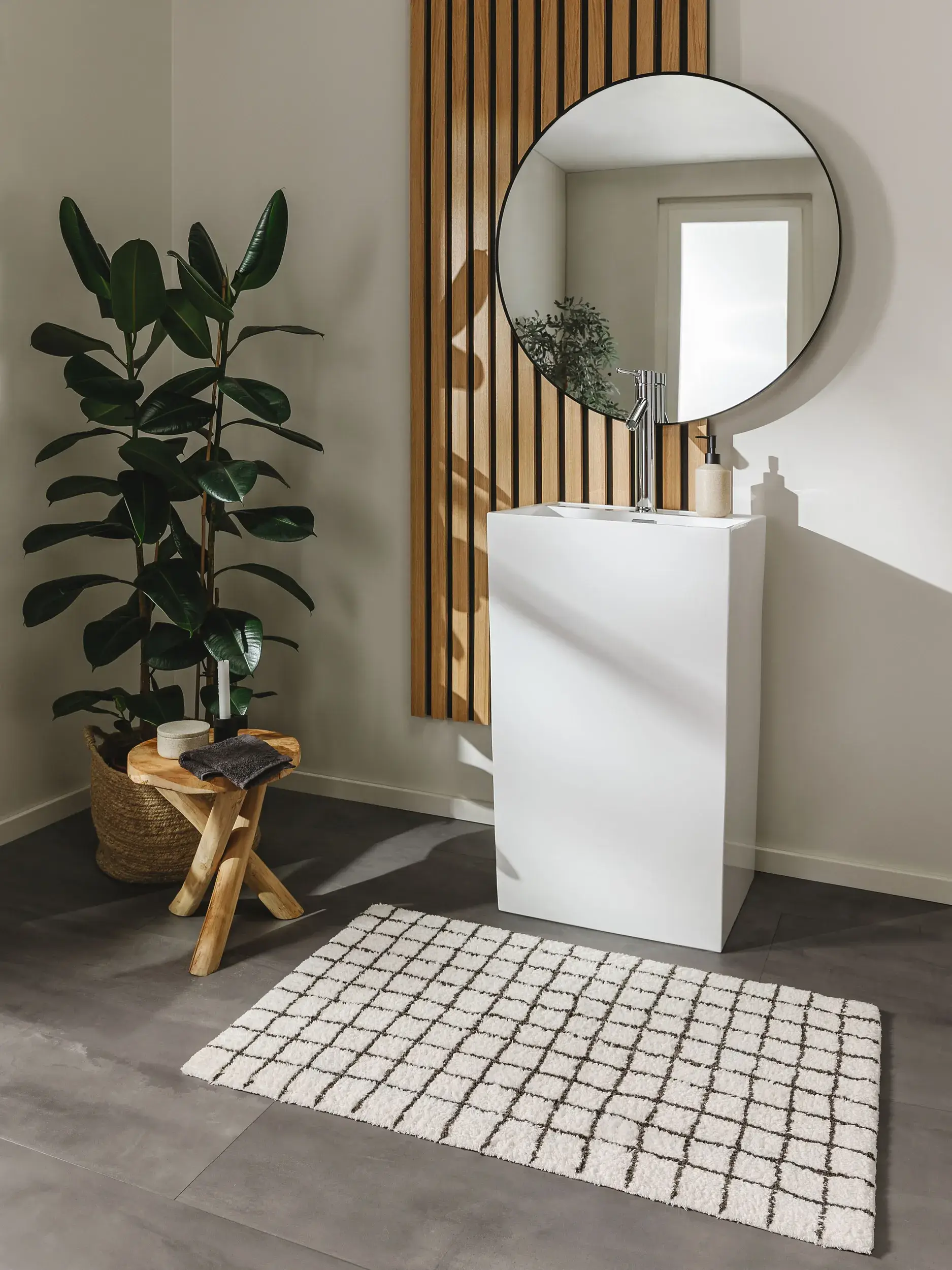 Badematte Wavu Weiß i Abstrakt-design laget av 100% Baumwolle fra benuta Nest