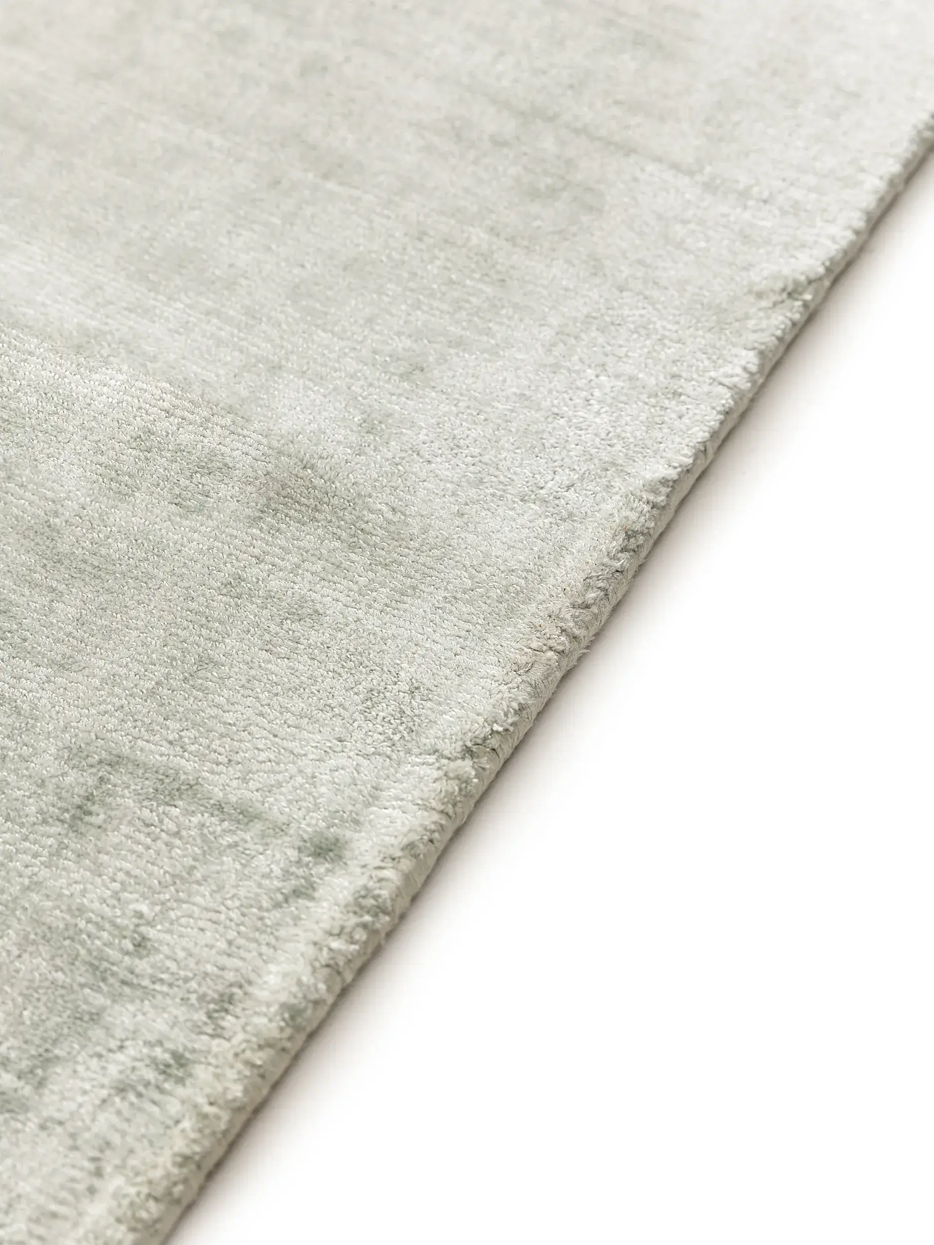 Teppich aus 100% Viskose in Grün mit 100% Viskose hohem Flor von benuta Pure