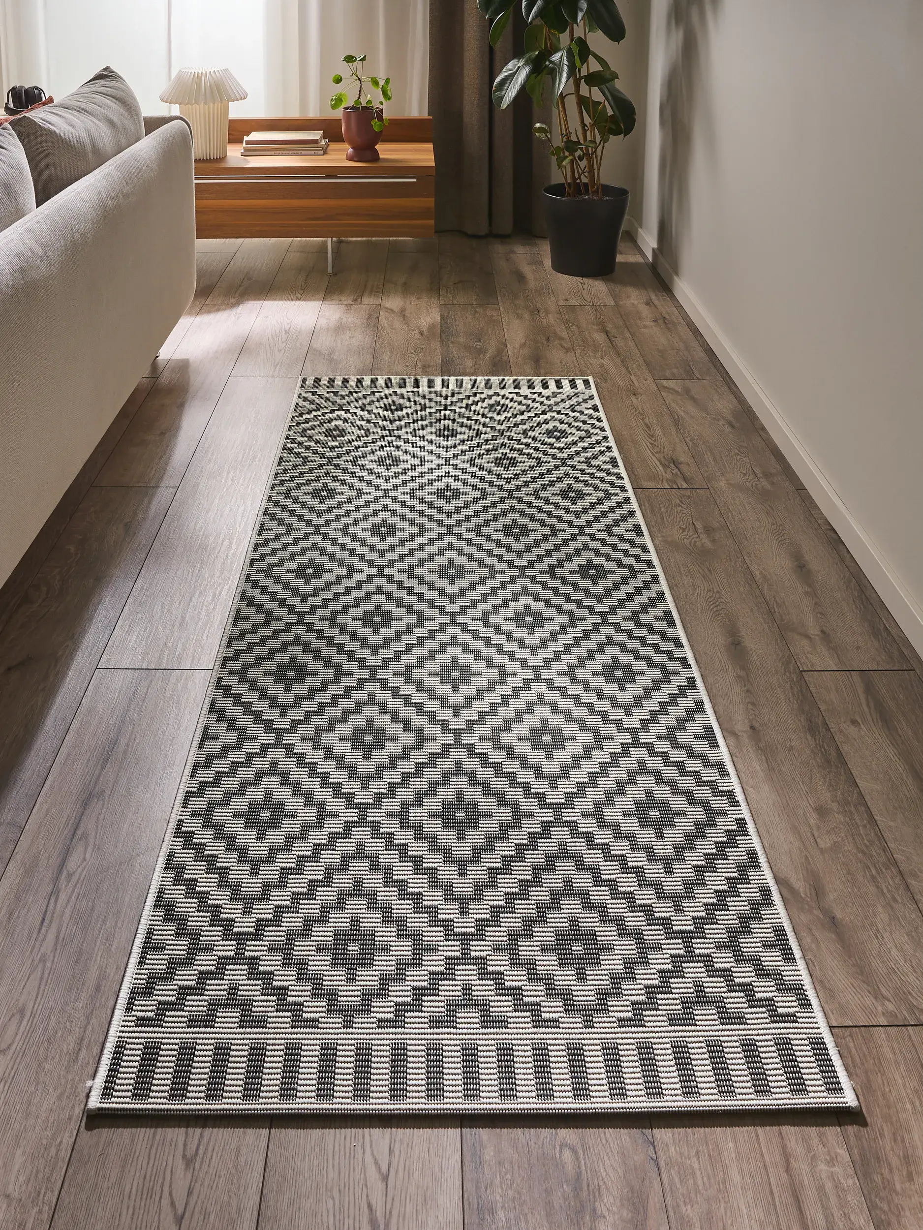 Rug Metro made of 100% Polypropylen in Black/White by benuta Nest