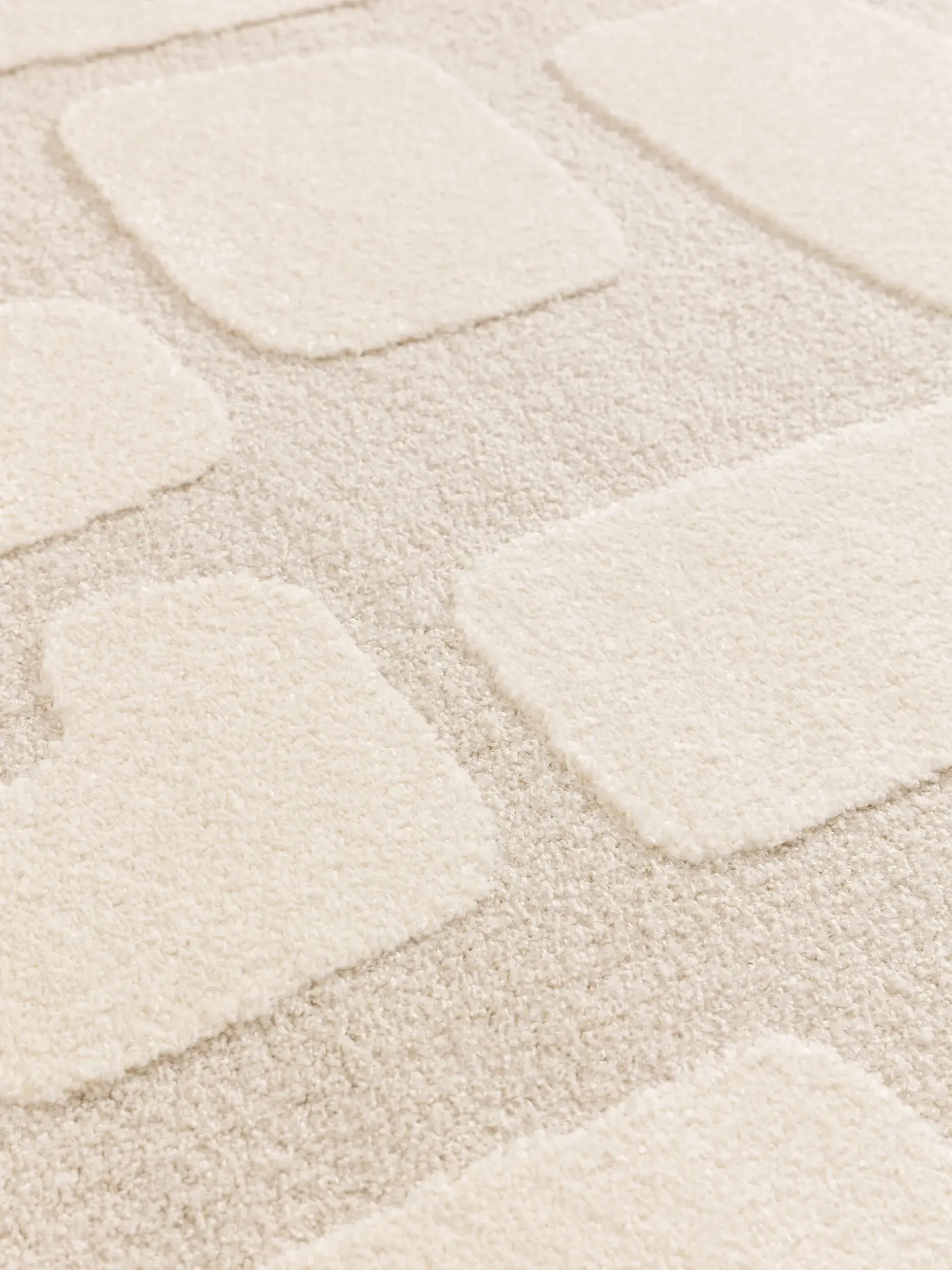 Teppich aus 60% Polypropylen, 40% Polyester in Beige mit 60% Polypropylen, 40% Polyester hohem Flor von benuta Nest