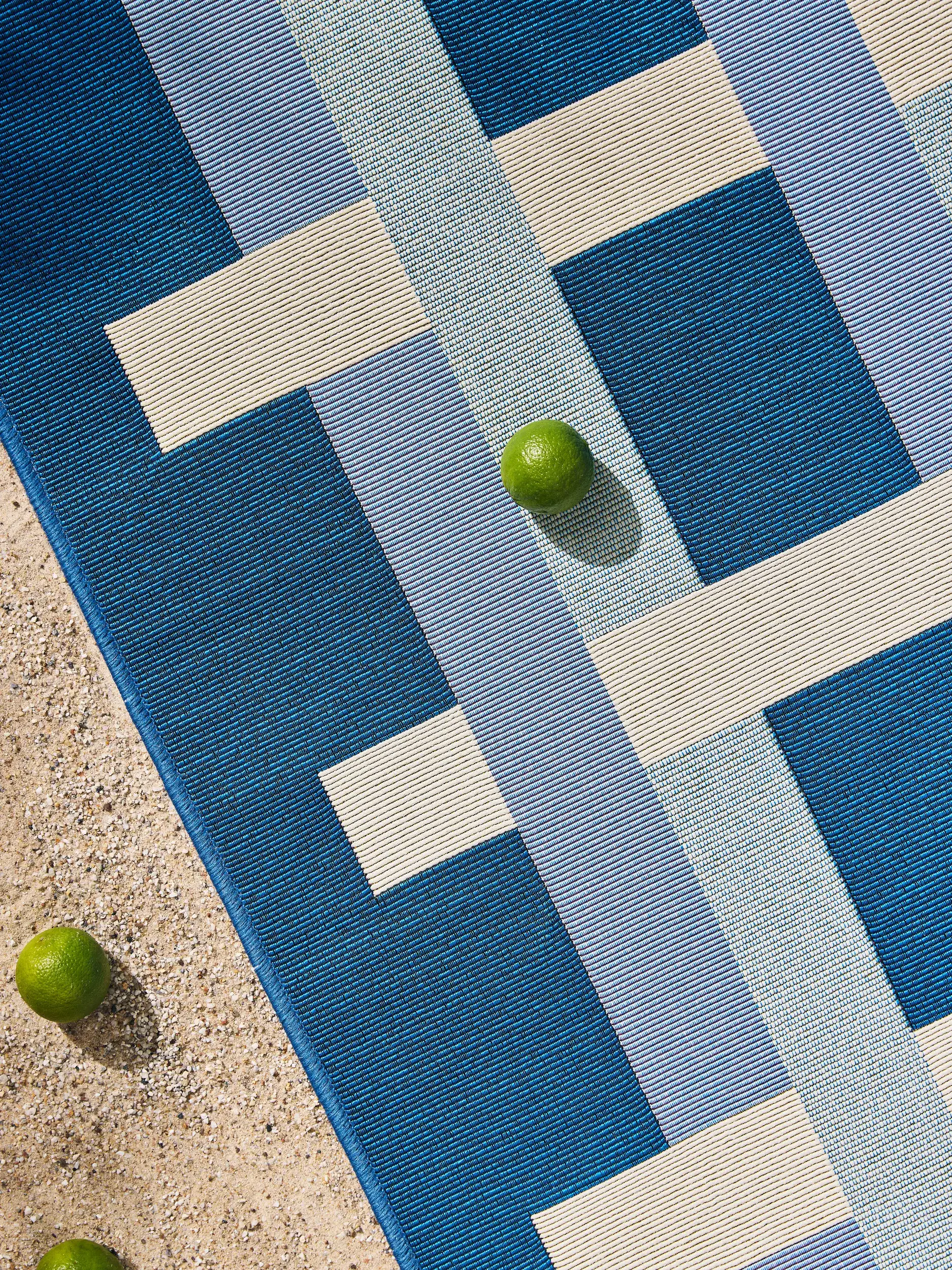 Teppich Jovis aus 76% Polypropylen, 23% Polyester, 1% Latex in Blau von benuta Pop