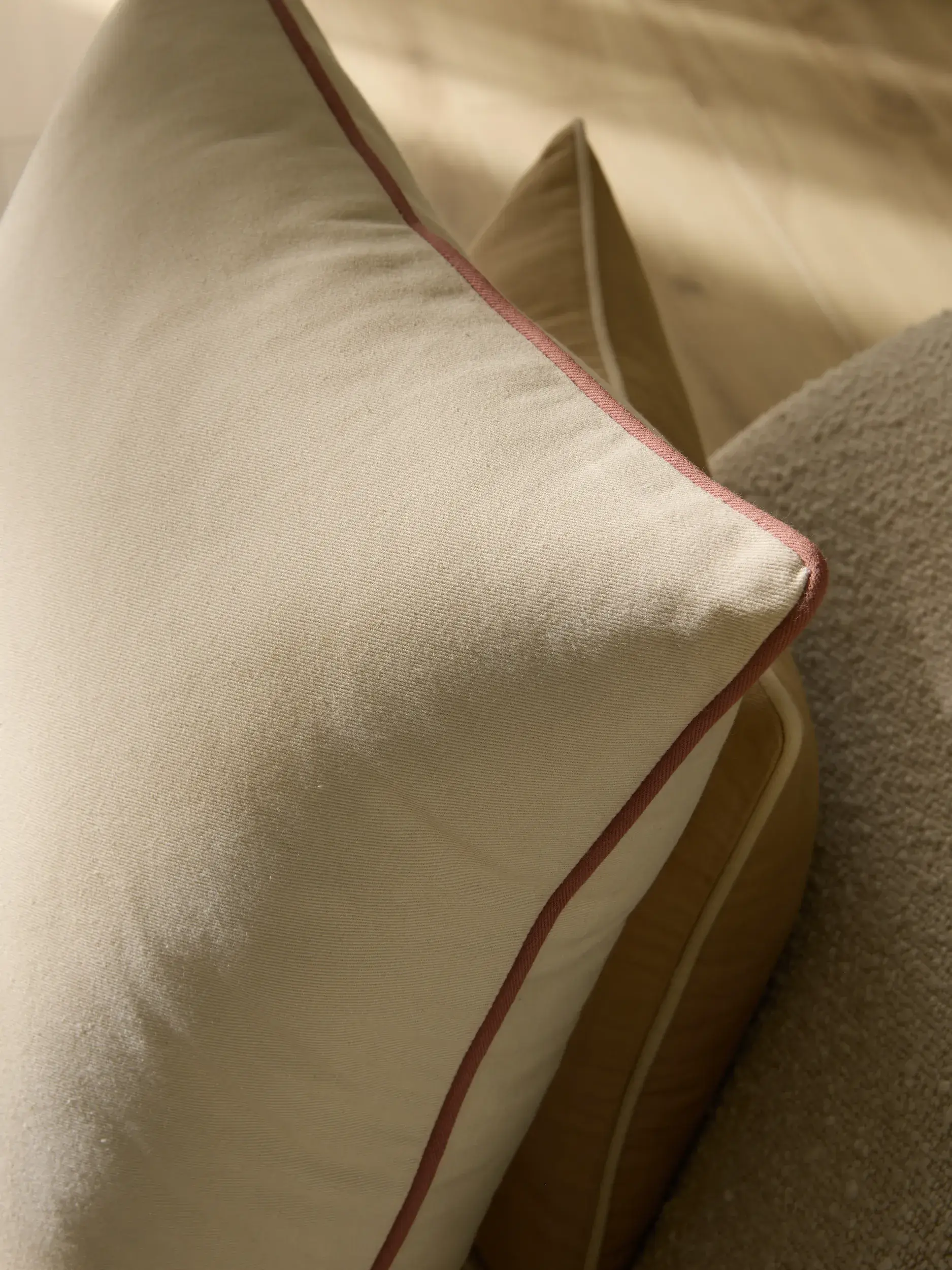 Pude Ines Cremehvid/Terracotta fra benuta pure