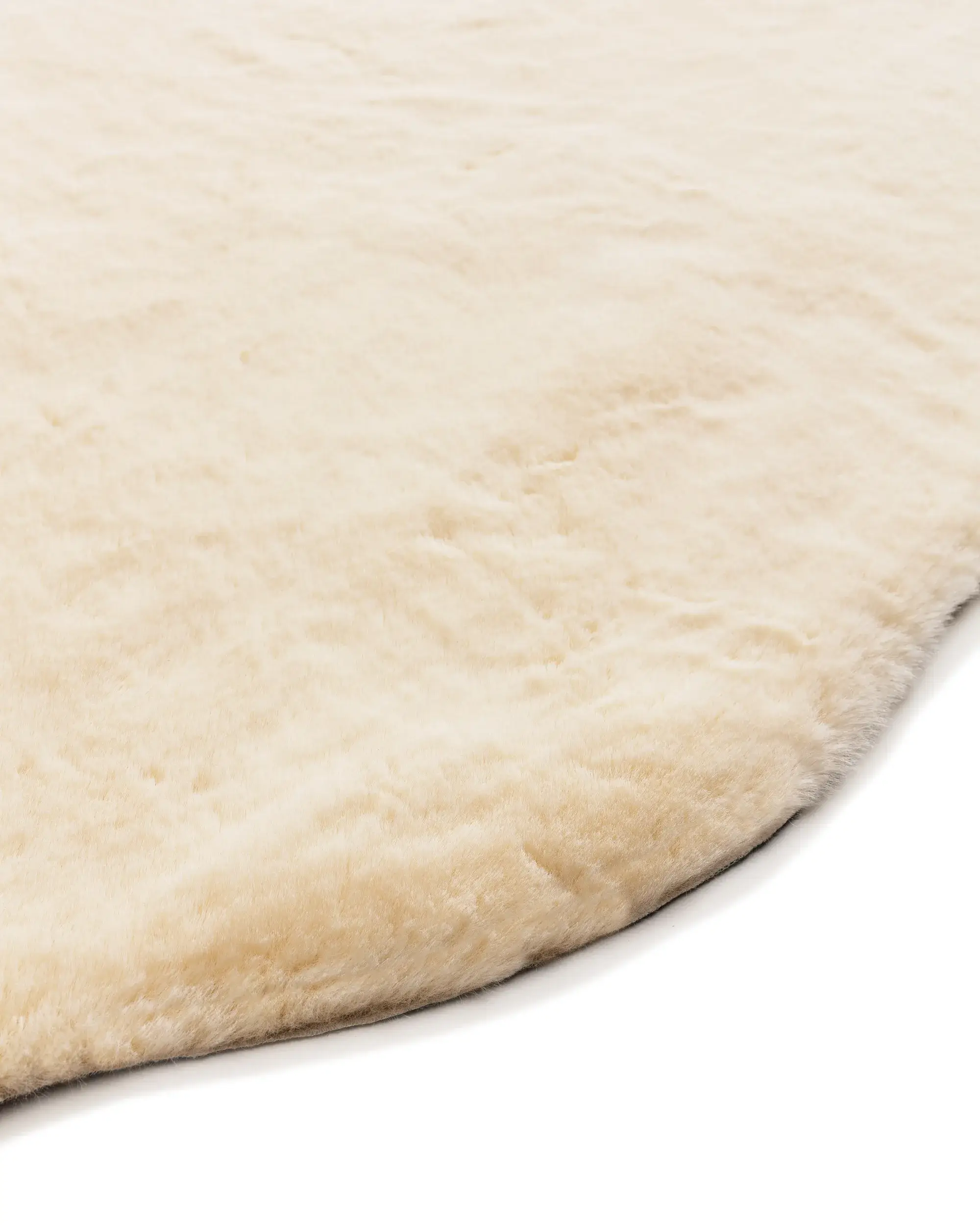 Rug made of 100% Polyester in Beige with a 100% Polyester high pile by benuta Pop