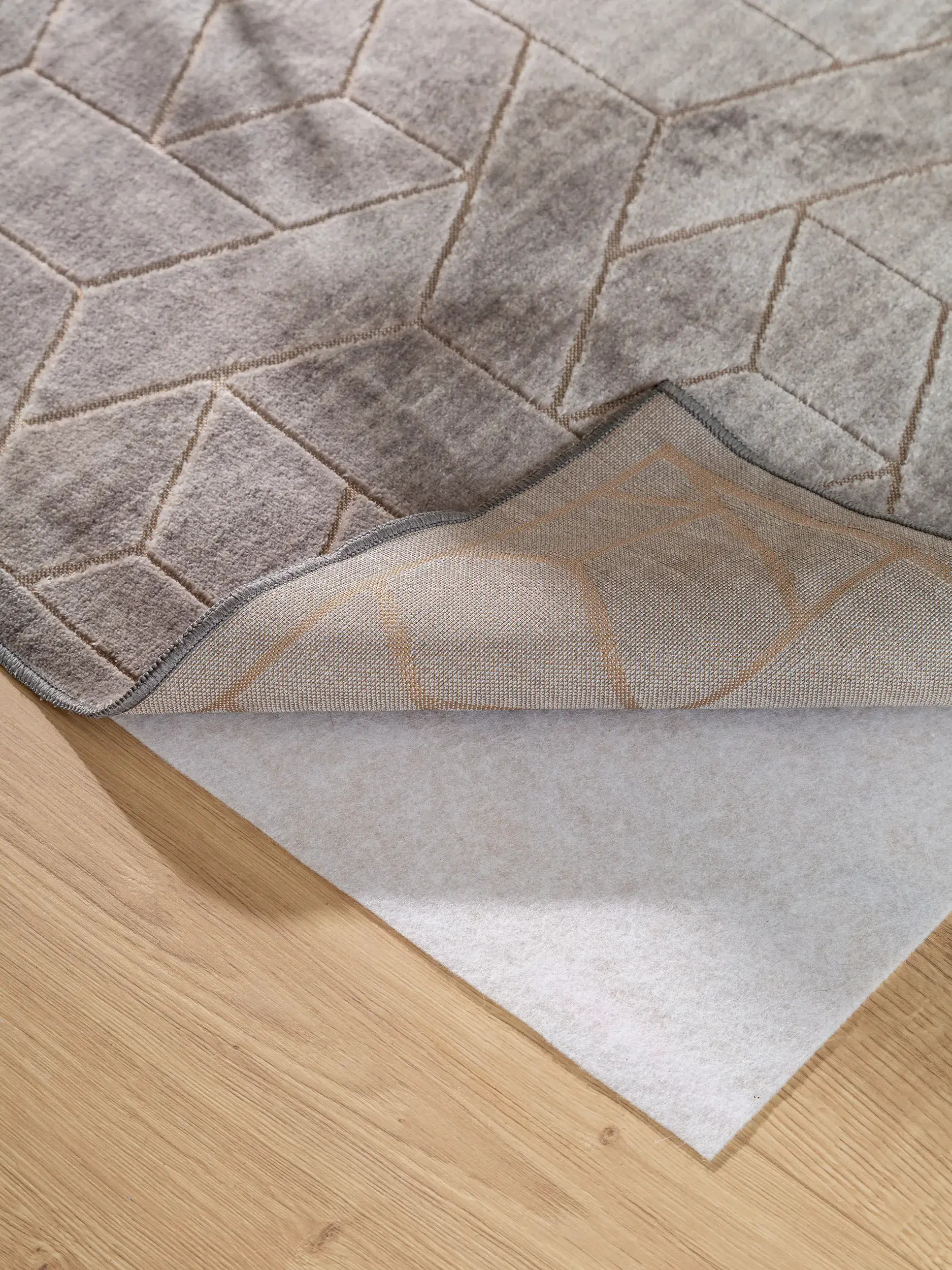 Rug made of 100% Polyester in Grey with a 100% Polyester high pile by benuta