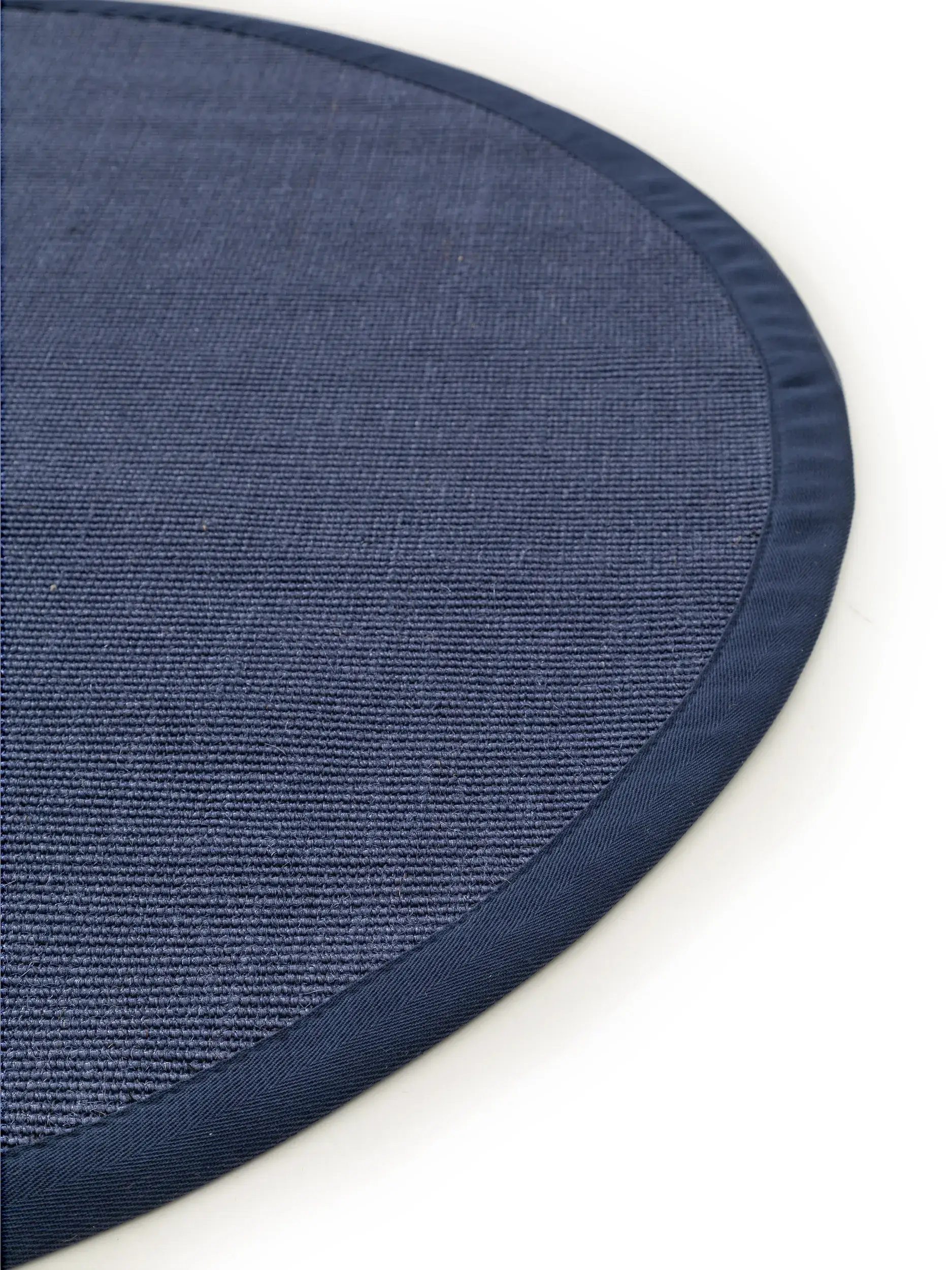Teppich aus 100% Sisal in Blau mit 100% Sisal hohem Flor von benuta Nest