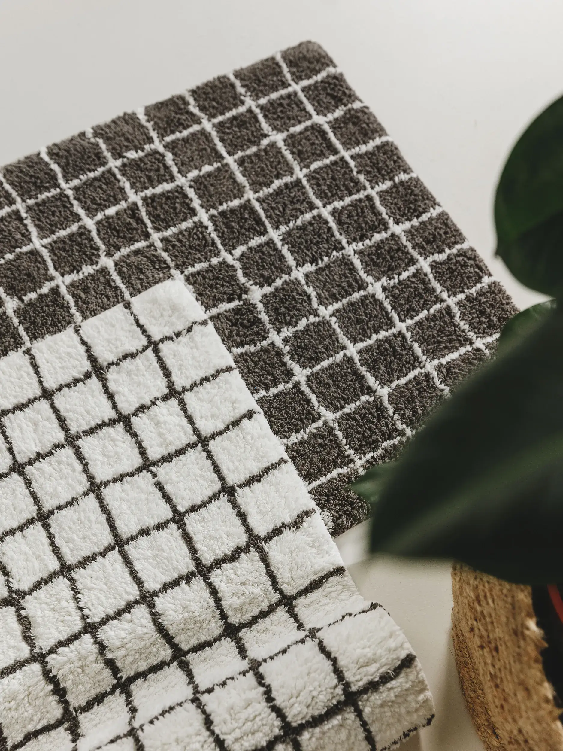 Badematte Wavu Weiß i Abstrakt-design laget av 100% Baumwolle fra benuta Nest