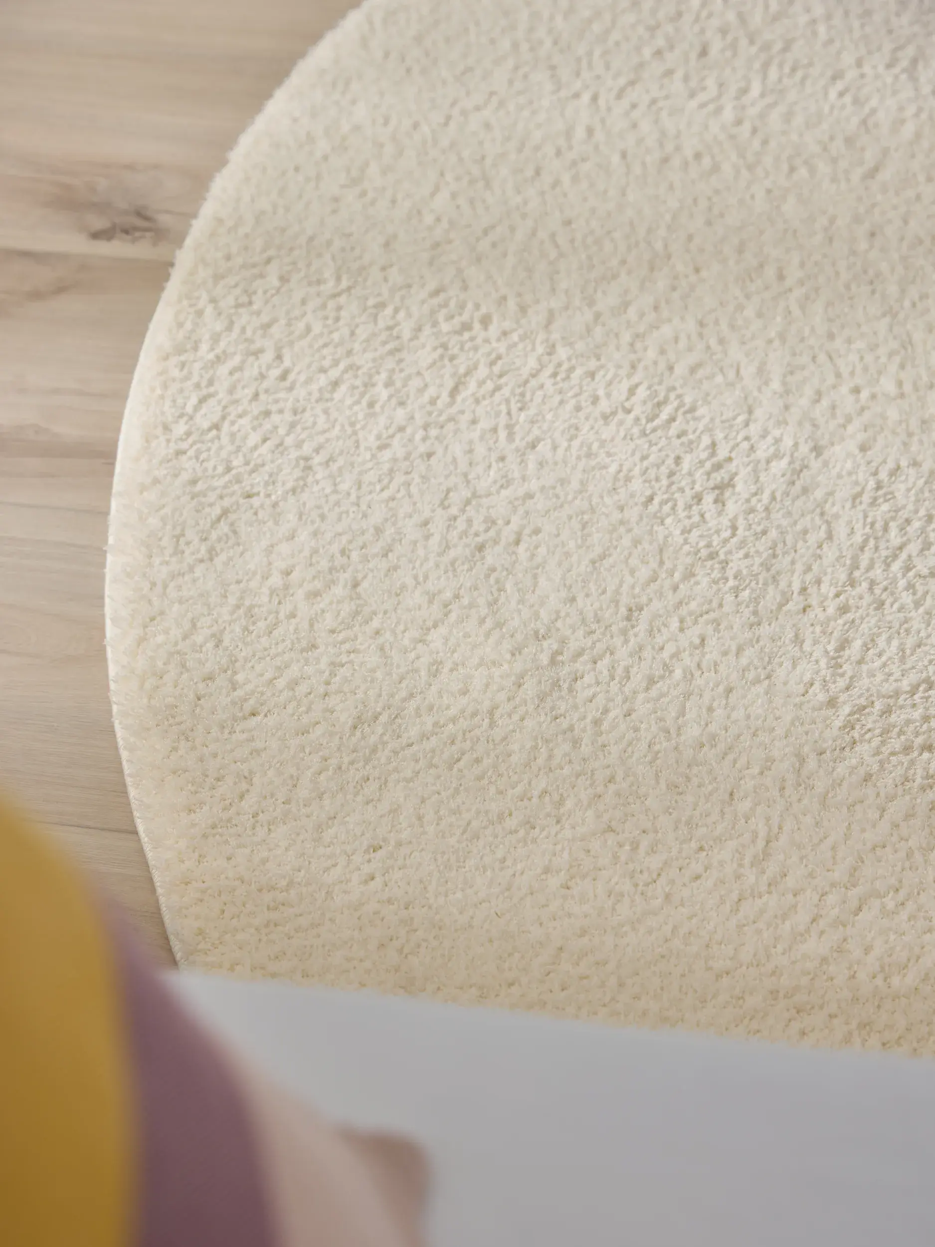 Teppich aus 100% Polyester (Microfiber) in Weiß mit 100% Polyester (Microfiber) hohem Flor von benuta Nest