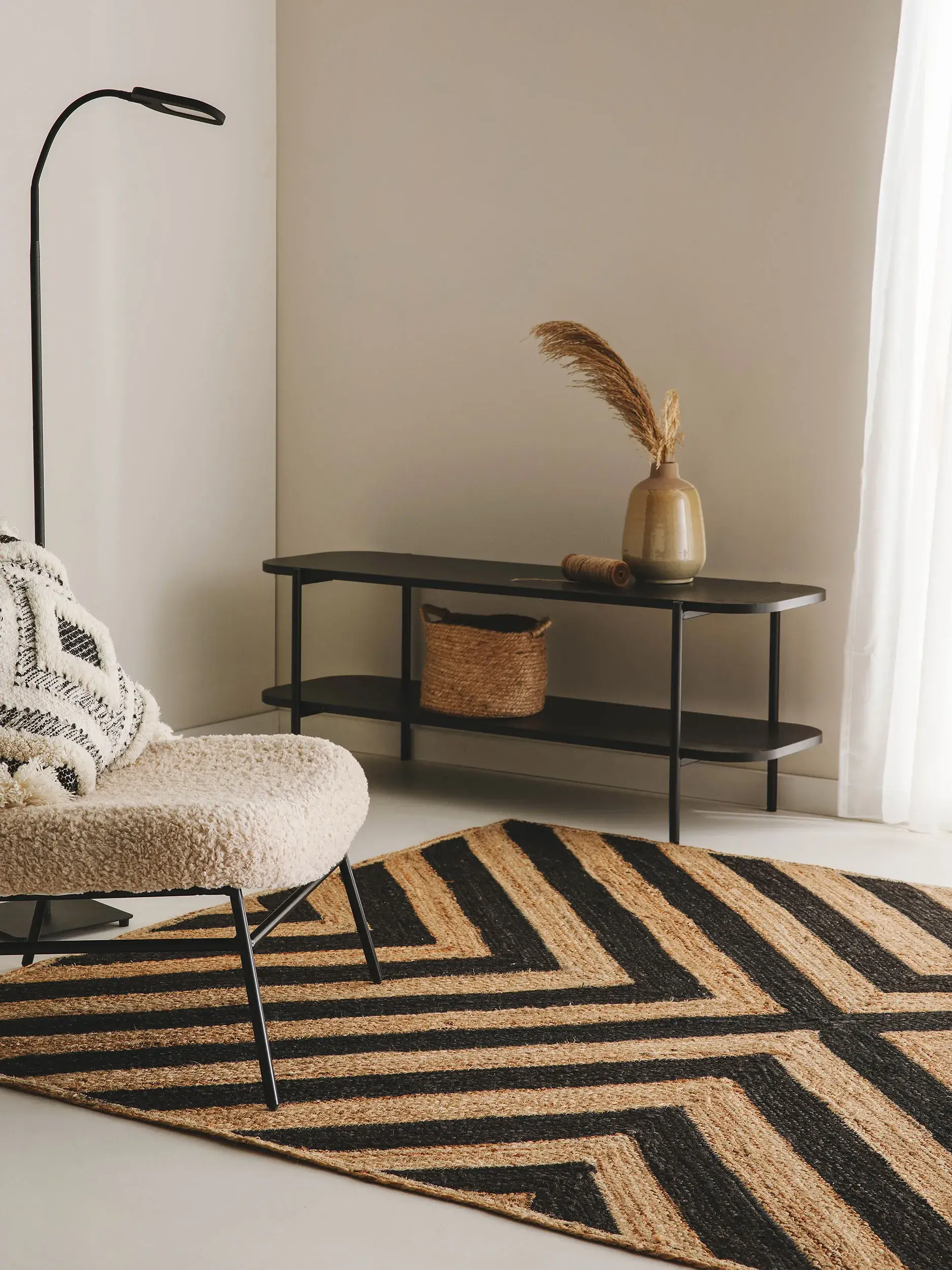 Teppich Britt aus 100% Jute in Schwarz von benuta Pop