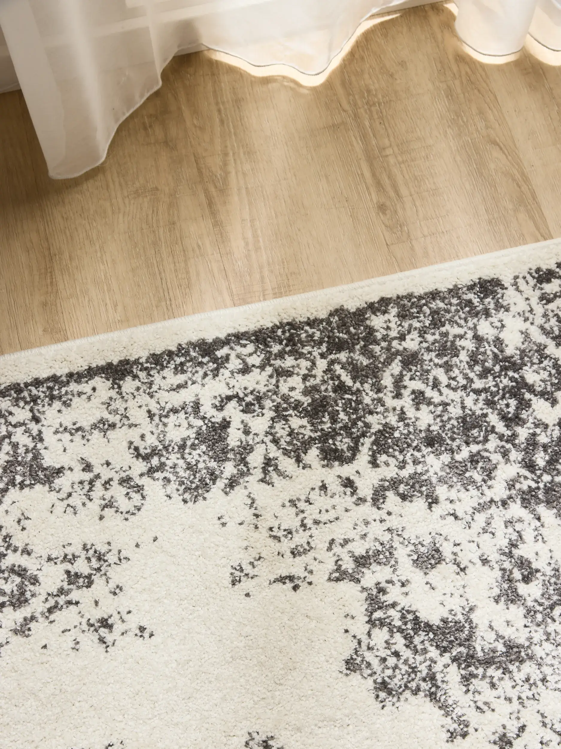 Rug made of 100% Polypropylen in Grey with a 100% Polypropylen high pile by benuta Basic