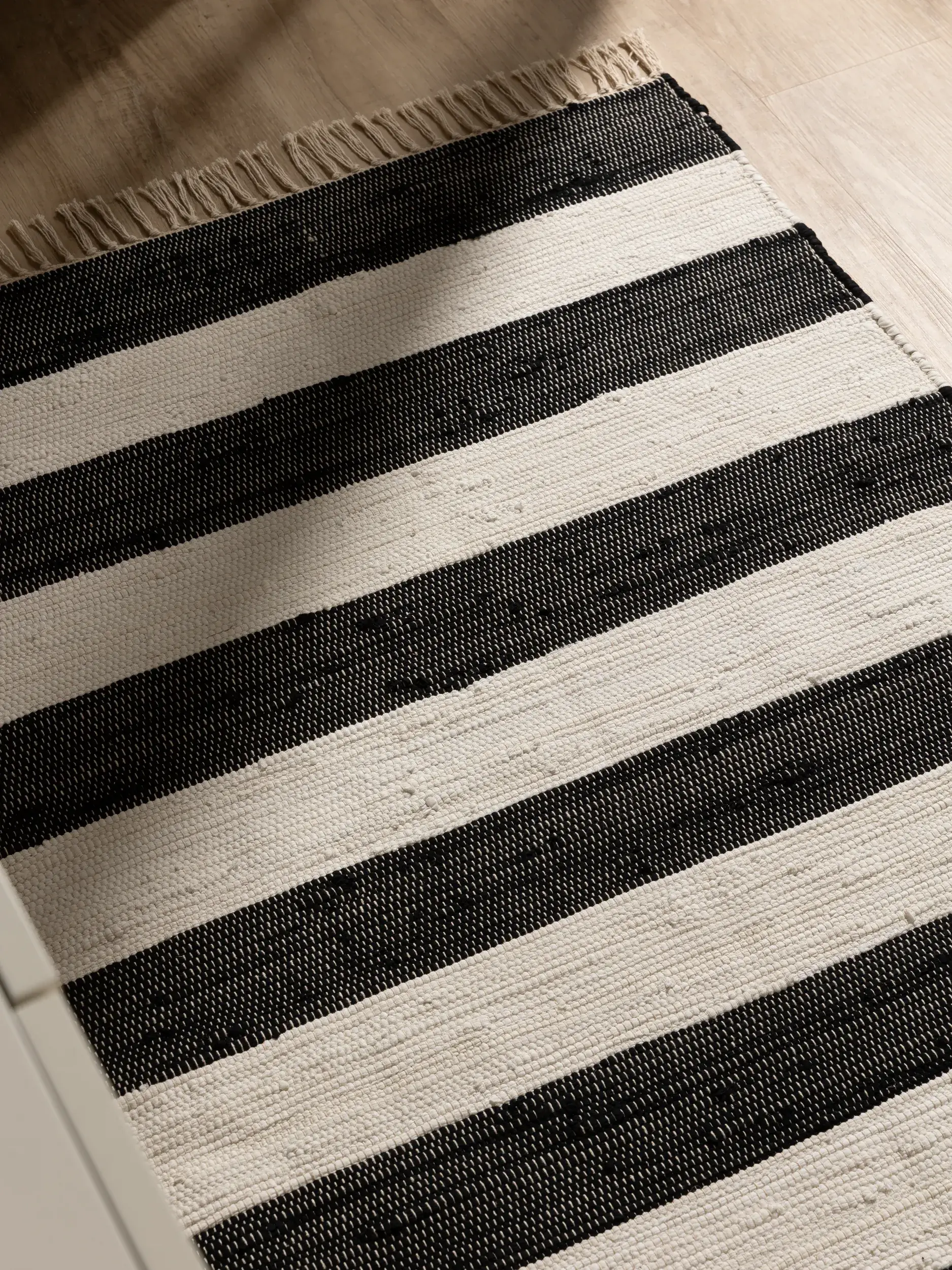 Teppich aus 100% Recycelte Baumwolle in Schwarz/Weiß mit 100% Recycelte Baumwolle hohem Flor von benuta Basic
