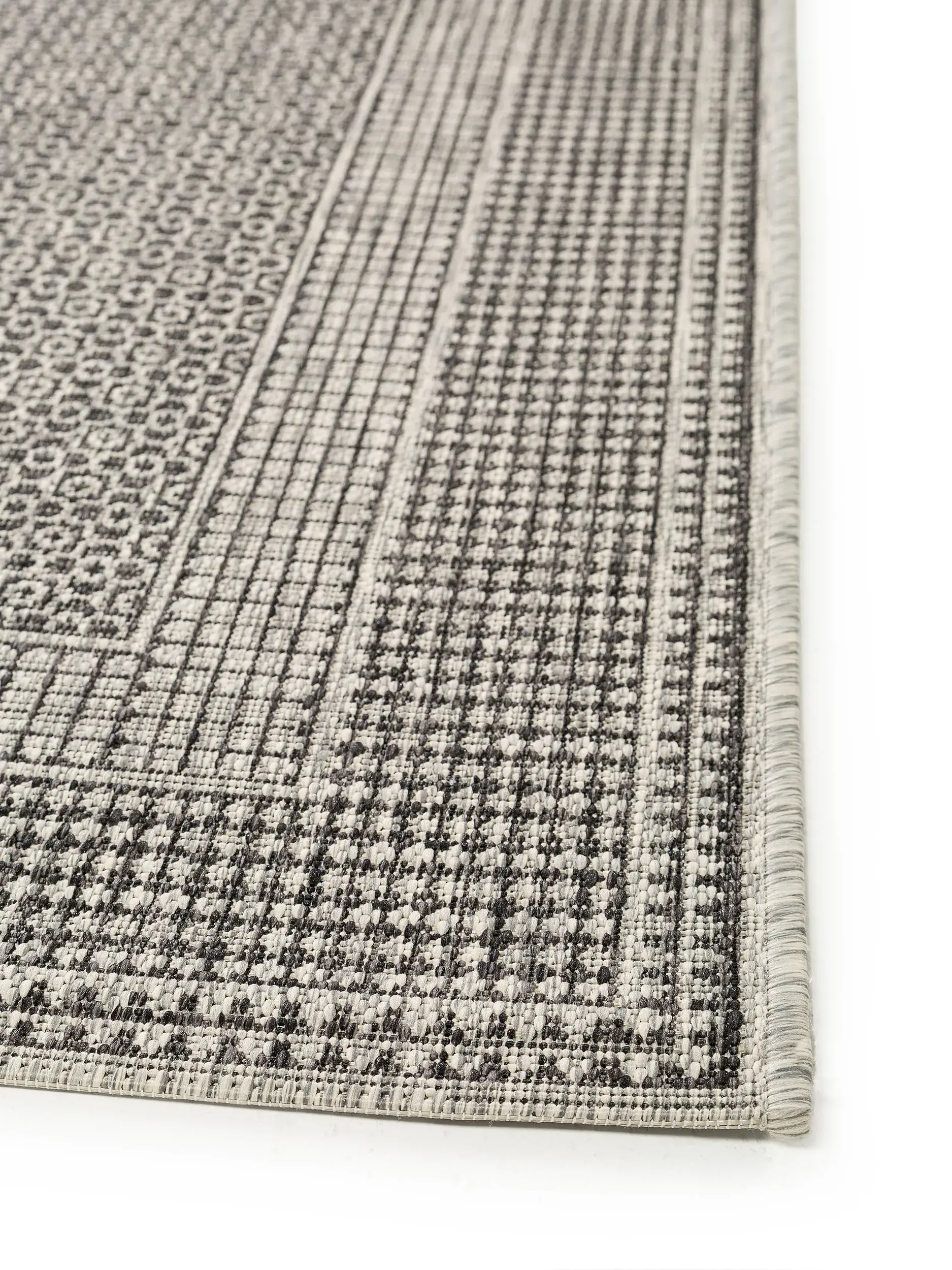 Rug made of 100% Polypropylen in Grau with a 100% Polypropylen high pile by benuta Nest