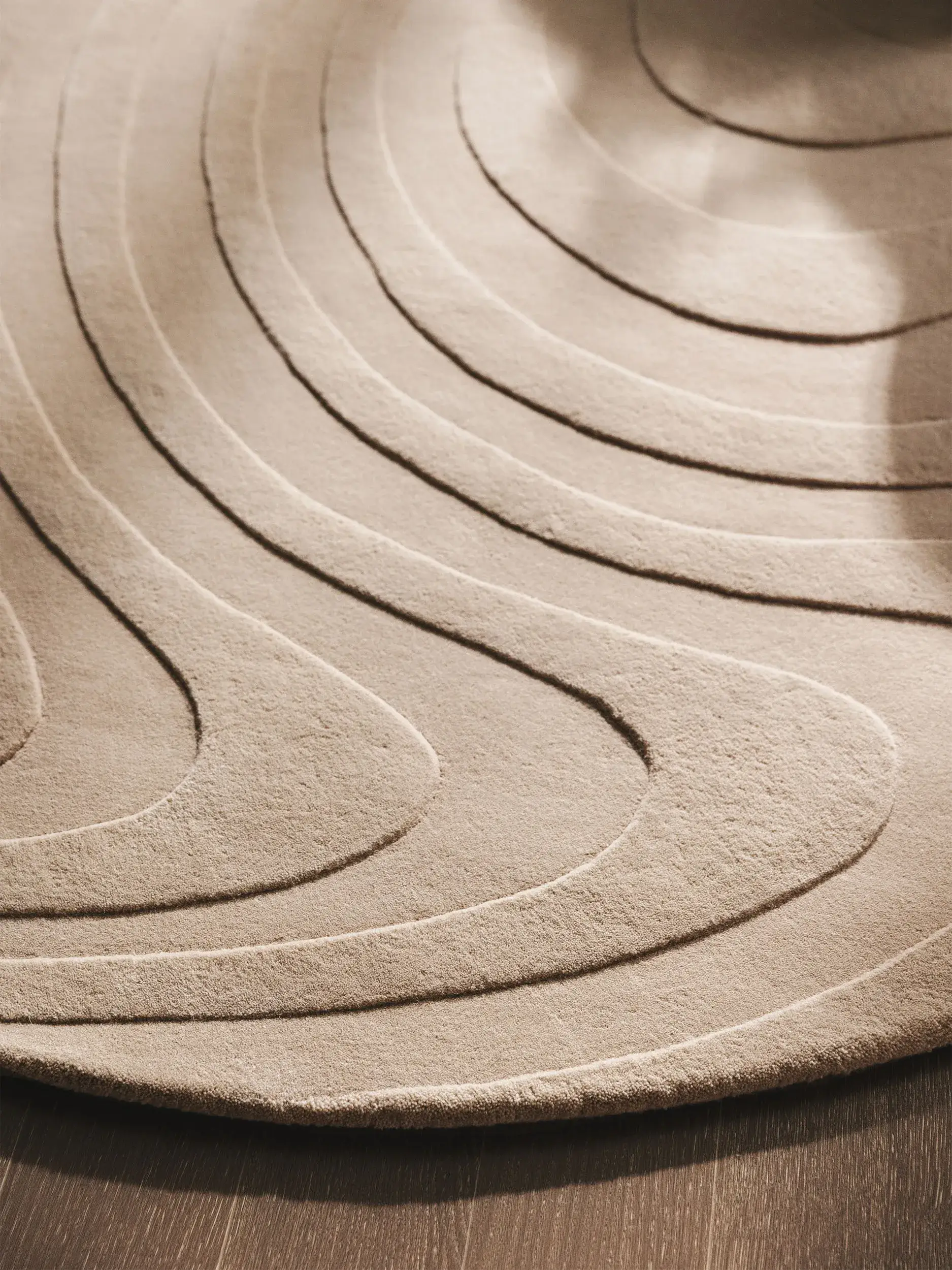 Teppich aus 100% Wolle (aus Neuseeland) in Beige mit 100% Wolle (aus Neuseeland) hohem Flor von benuta Finest