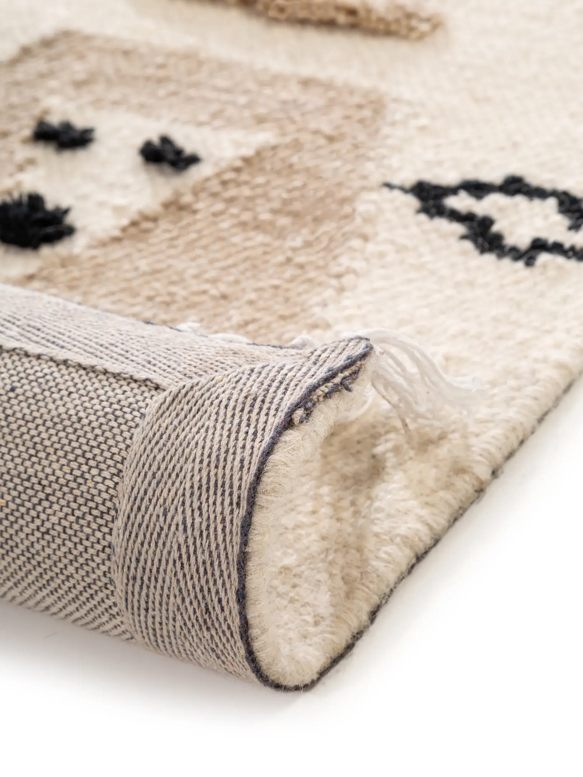 Teppich aus 80% Wolle, 20% Polyester in Beige mit 80% Wolle, 20% Polyester hohem Flor von Lytte