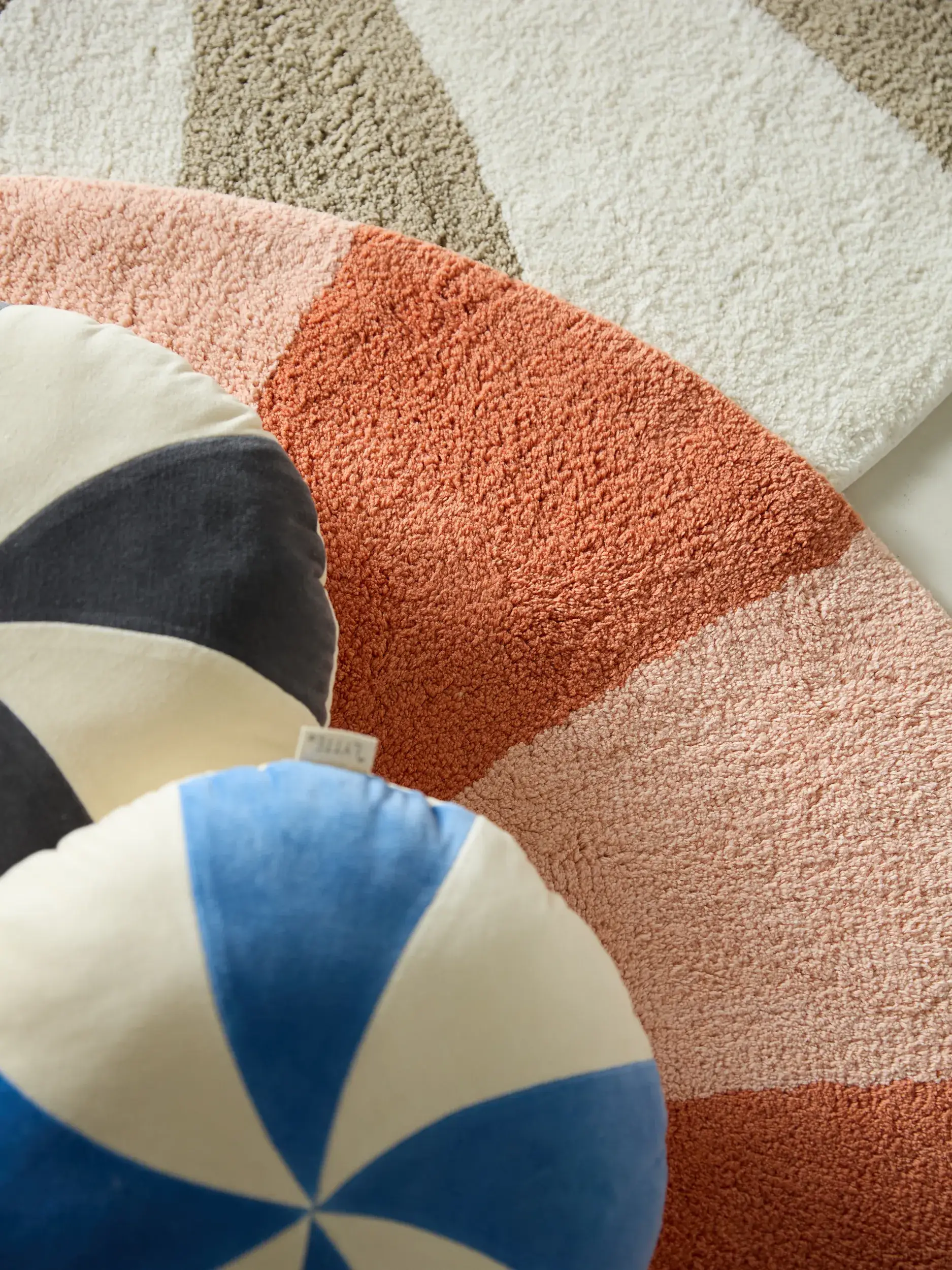 Teppich Cecilia aus 100% Recycelte Baumwolle in Rosa von Lytte