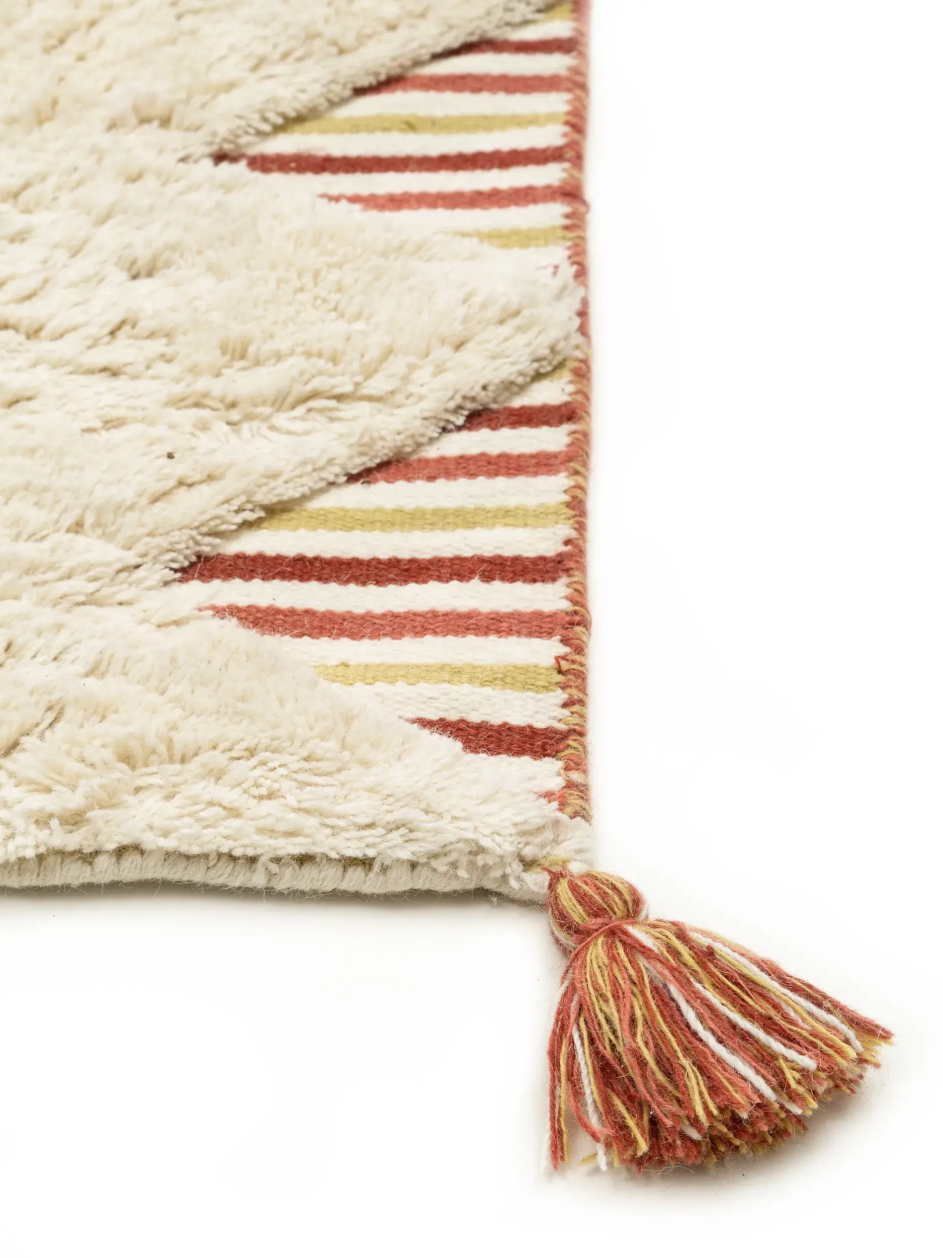 Teppich aus 100% Wolle in Grau mit 100% Wolle hohem Flor von Lytte