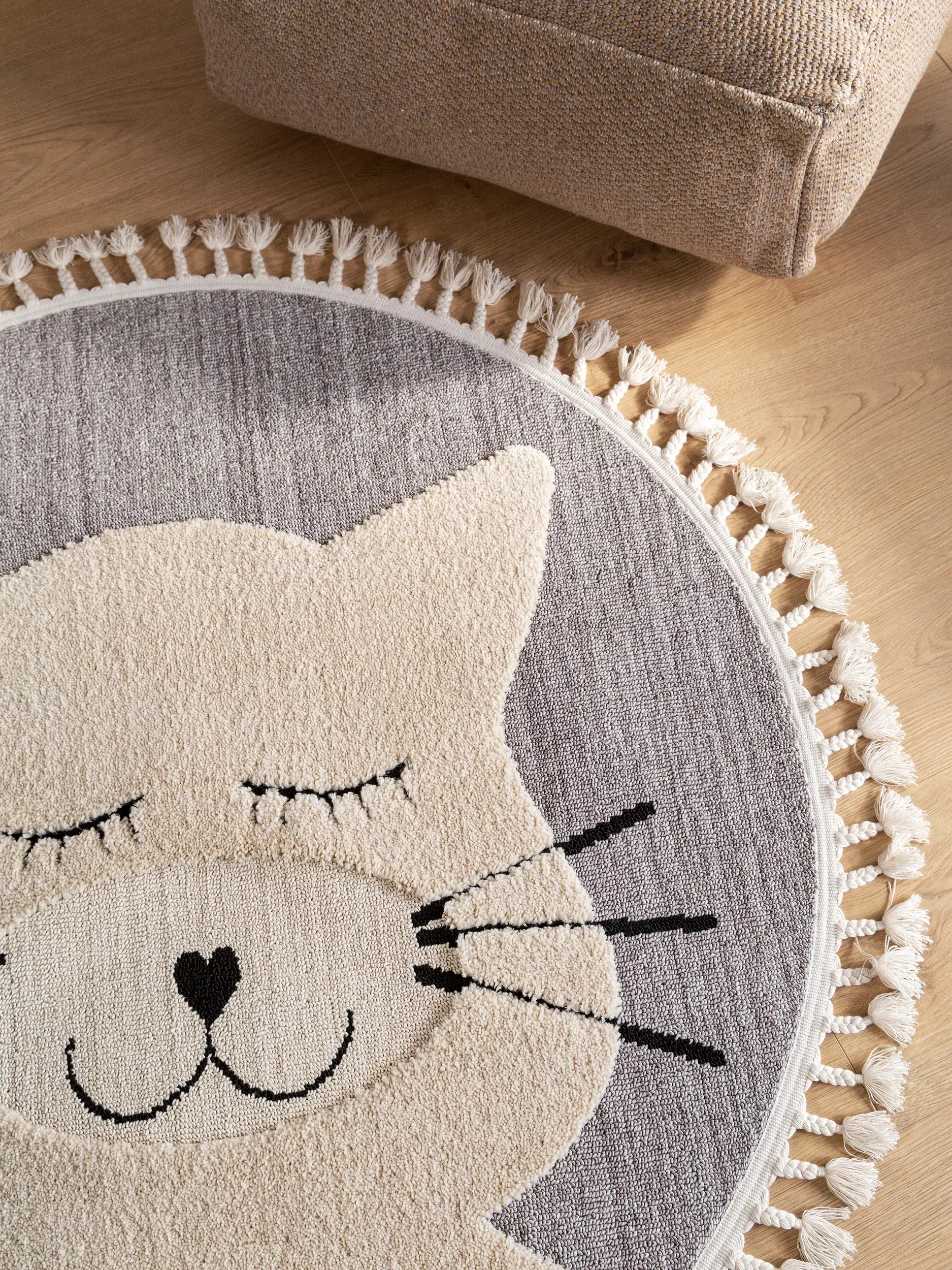Rug made of 100% Polyester in Grau with a 100% Polyester high pile by Lytte