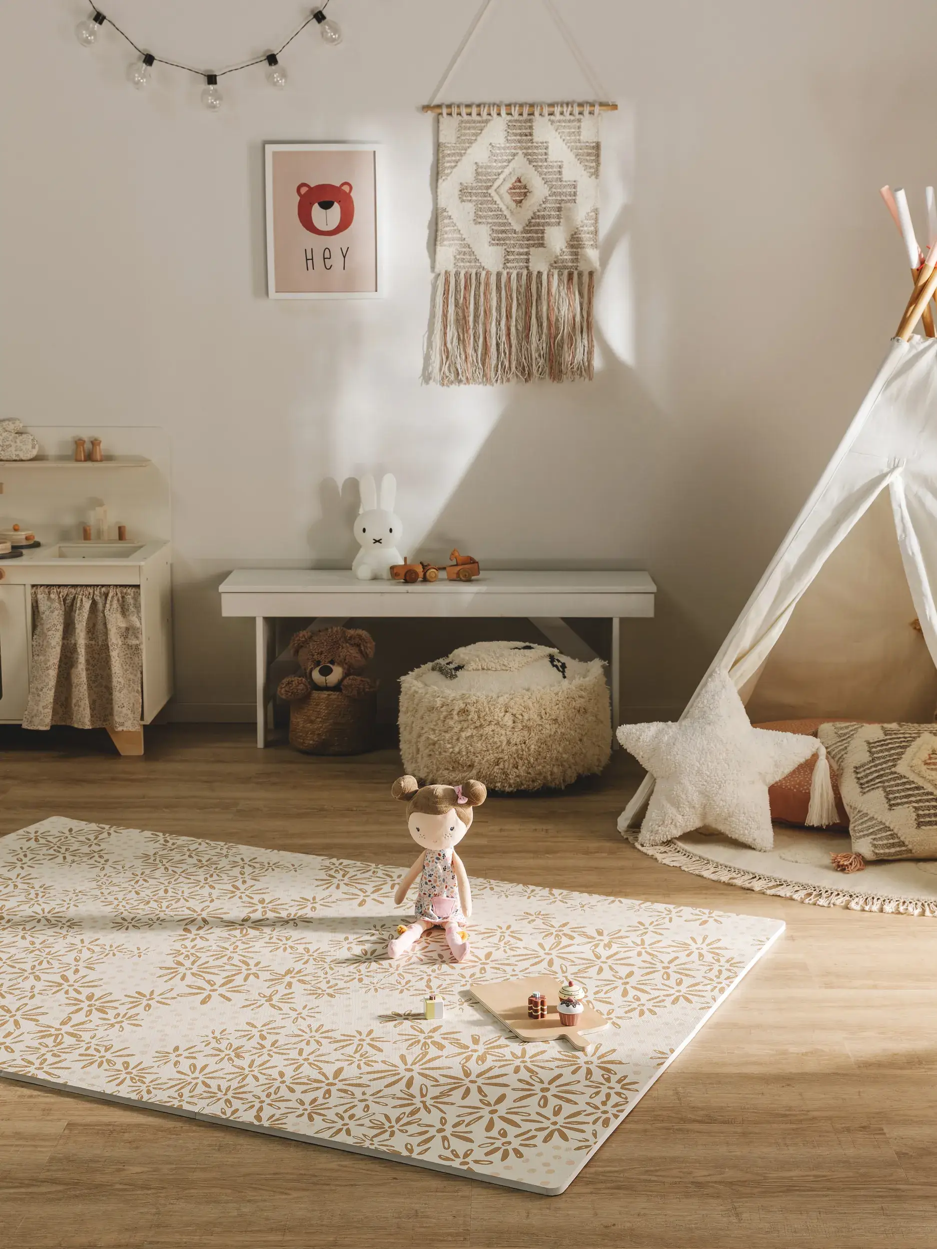 Alfombra de juego Daisy Beige con diseño de Floral en 100% Espuma EVA de Lytte