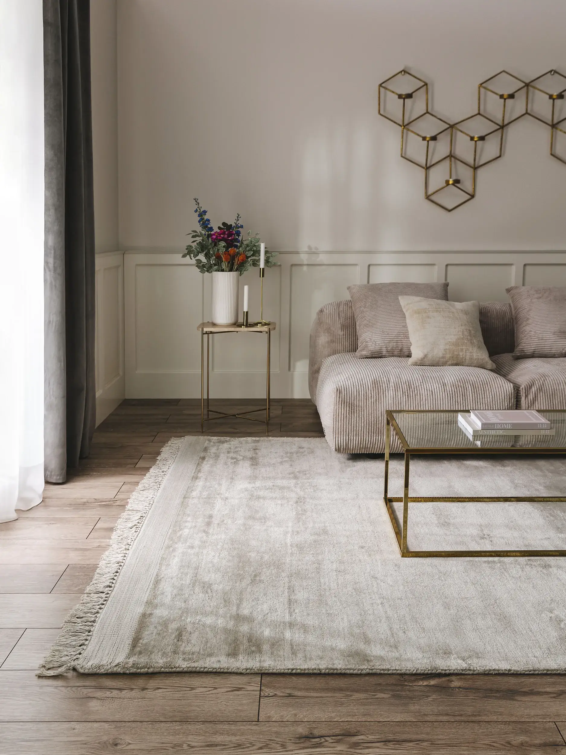 Teppich aus 100% Viskose in Grau mit 100% Viskose hohem Flor von benuta Finest