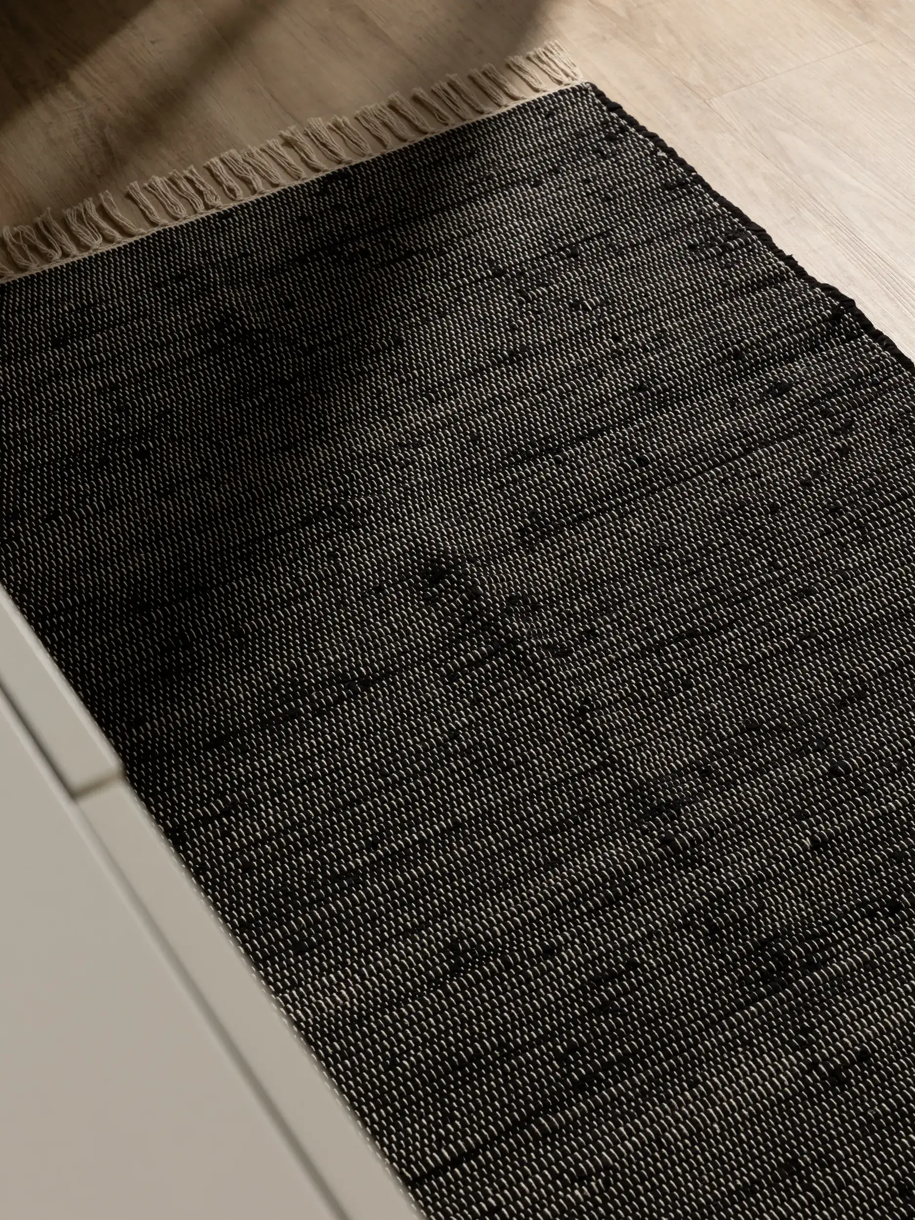 Teppich aus 100% Recycelte Baumwolle in Schwarz mit 100% Recycelte Baumwolle hohem Flor von benuta Basic