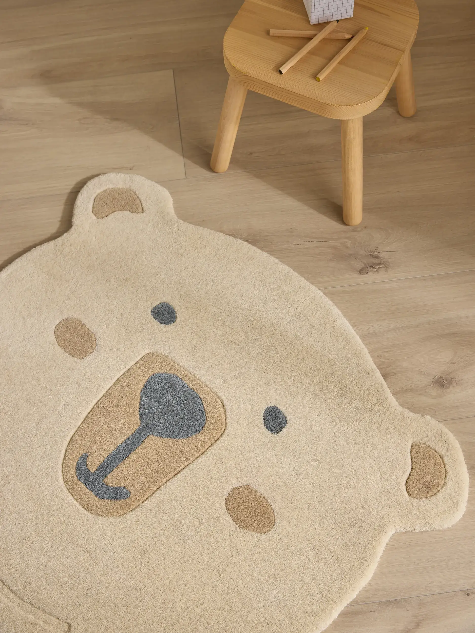 Rug made of 100% Wool in Beige with a 100% Wool high pile by Lytte