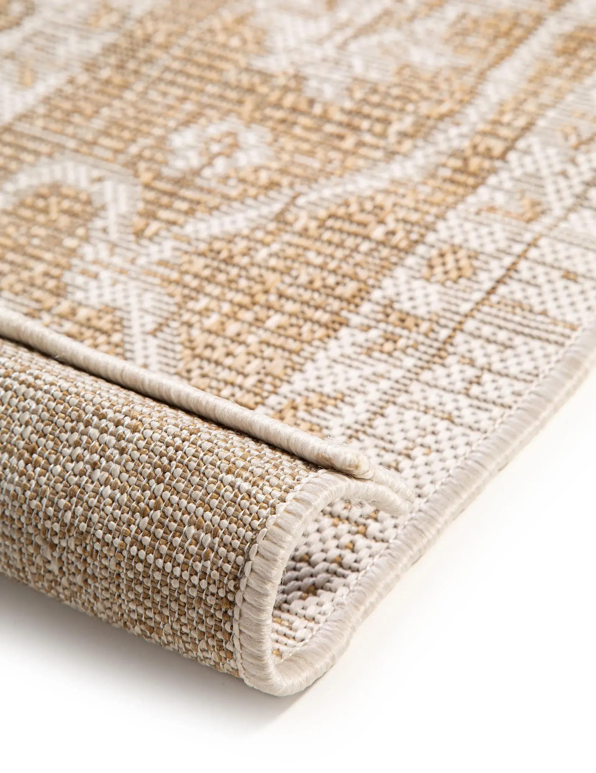 Matto 100% Polypropylena värissä Beige 100% Polypropylen korkealla nukalla merkiltä benuta