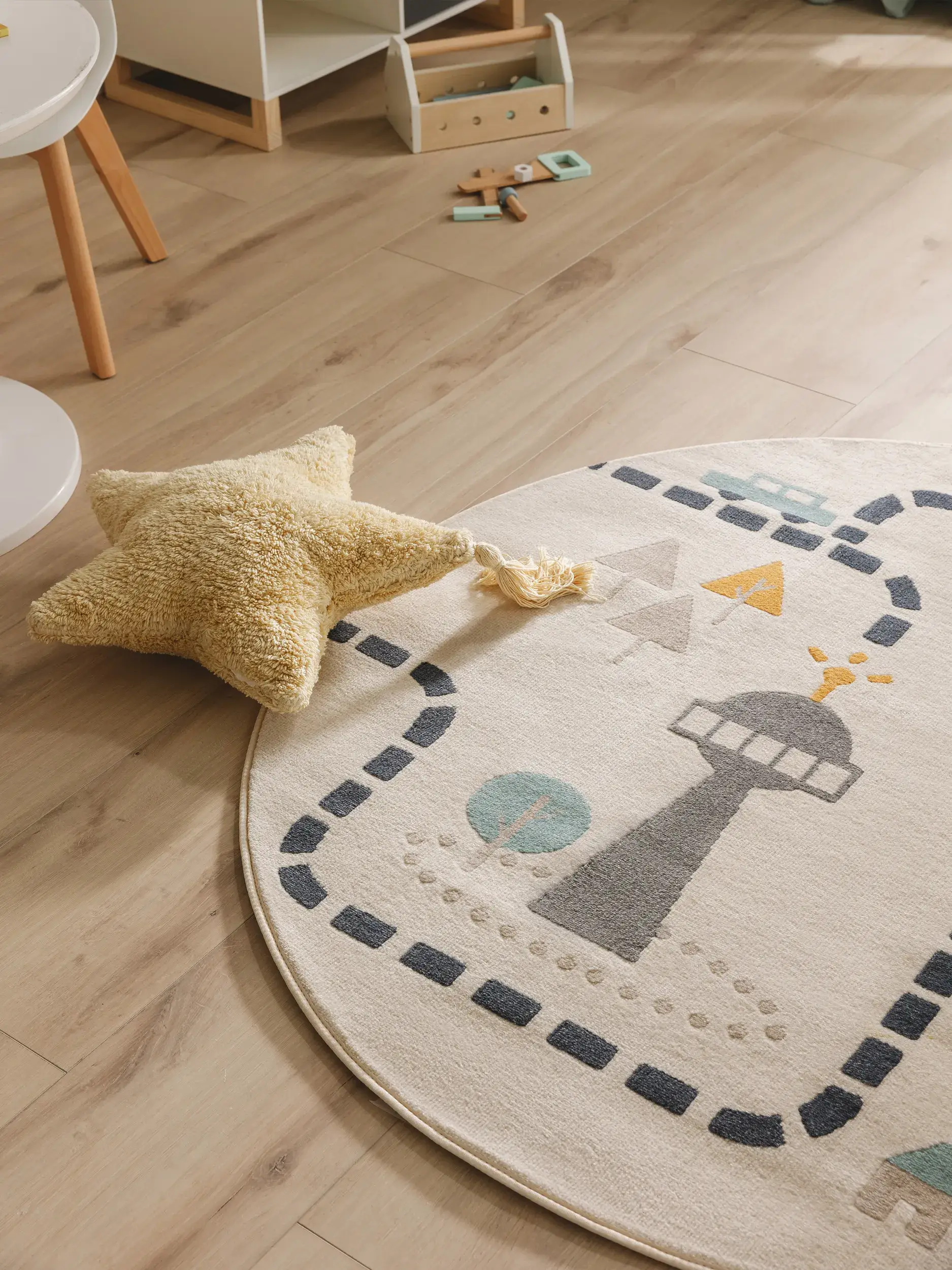 Rug made of 100% Polypropylen in Beige with a 100% Polypropylen high pile by Lytte