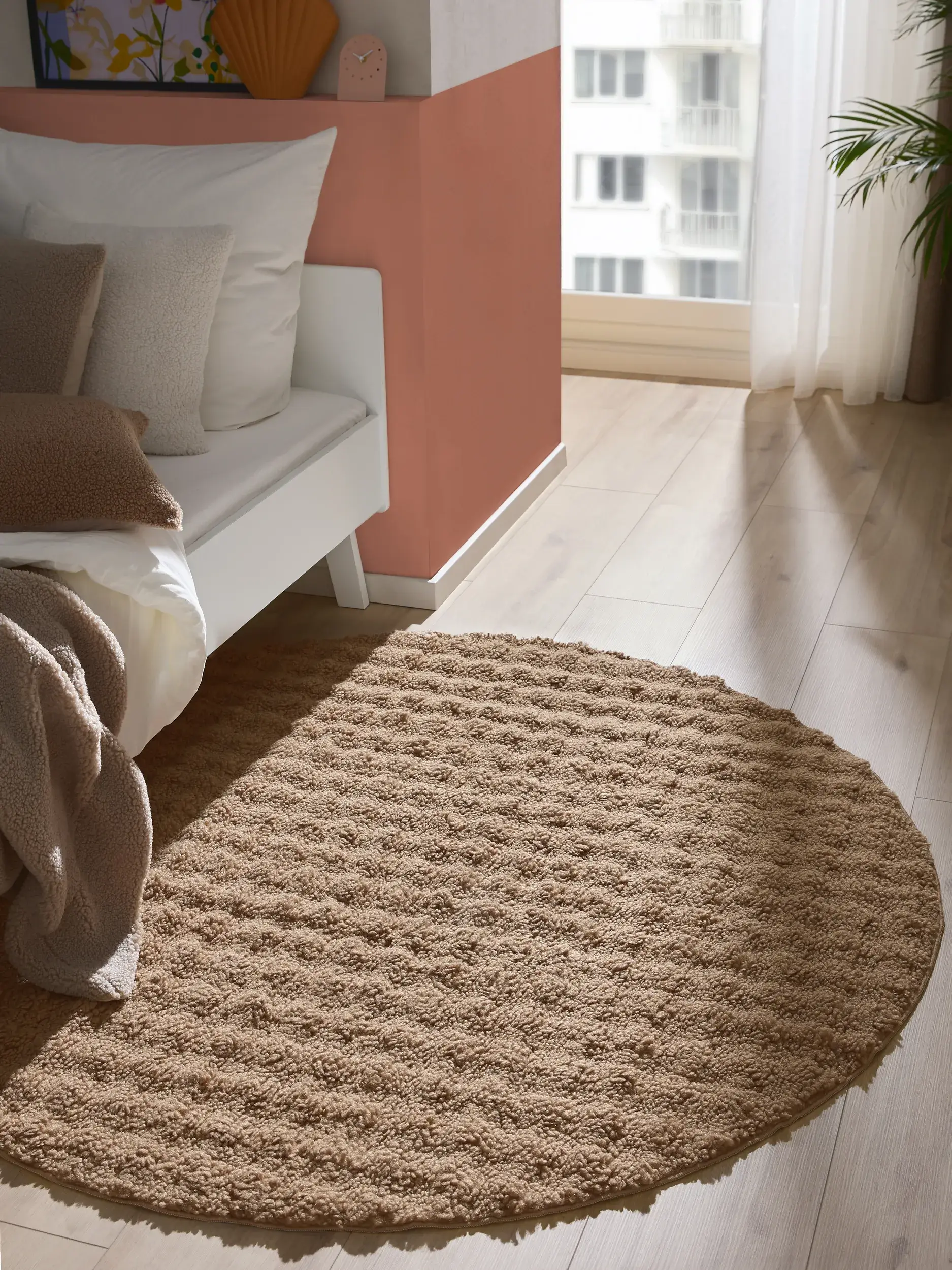 Teppich aus 100% Polyester in Braun mit 100% Polyester hohem Flor von benuta Pop