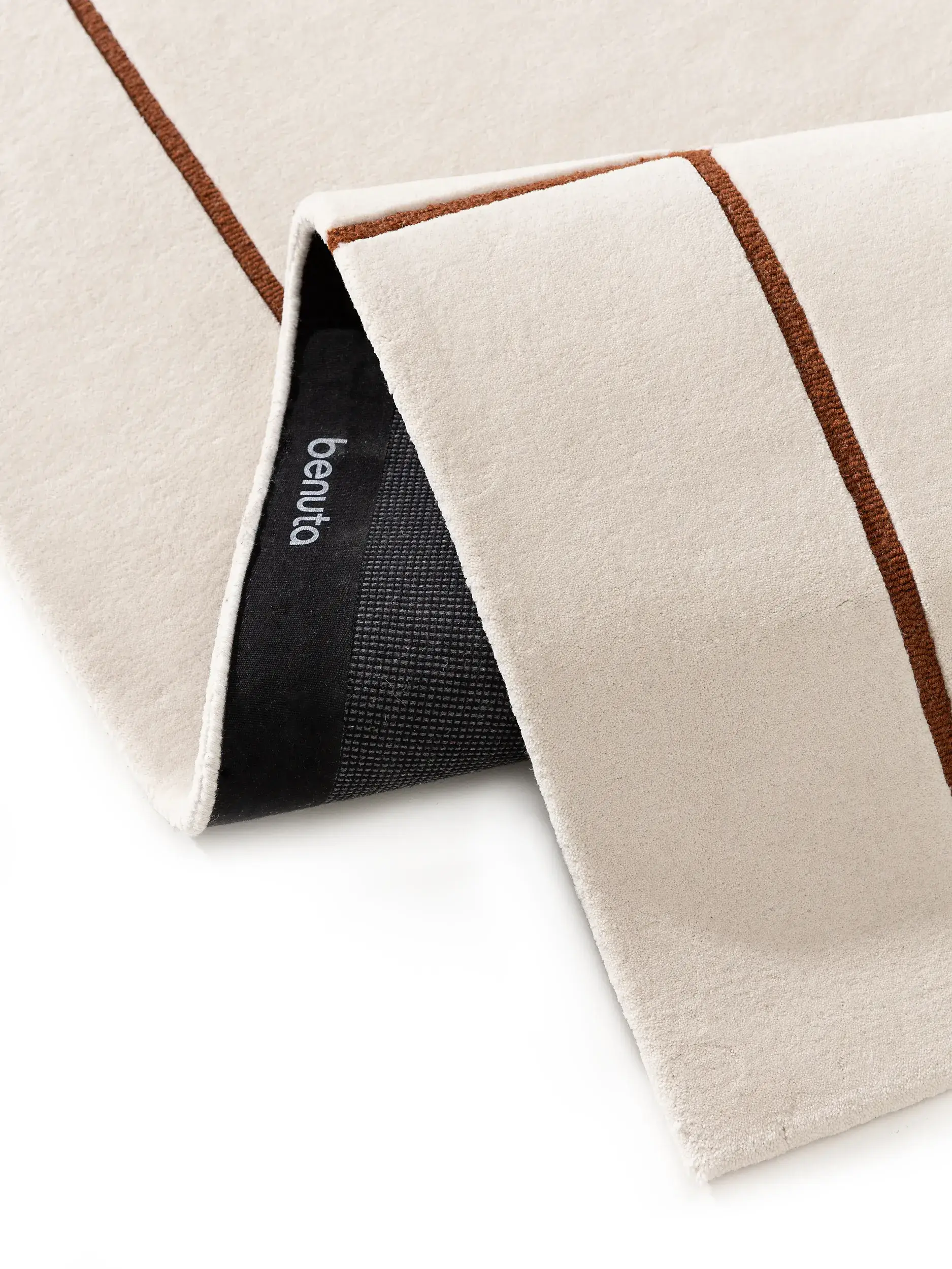 Teppich aus 100% Wolle in Beige mit 100% Wolle hohem Flor von benuta Finest