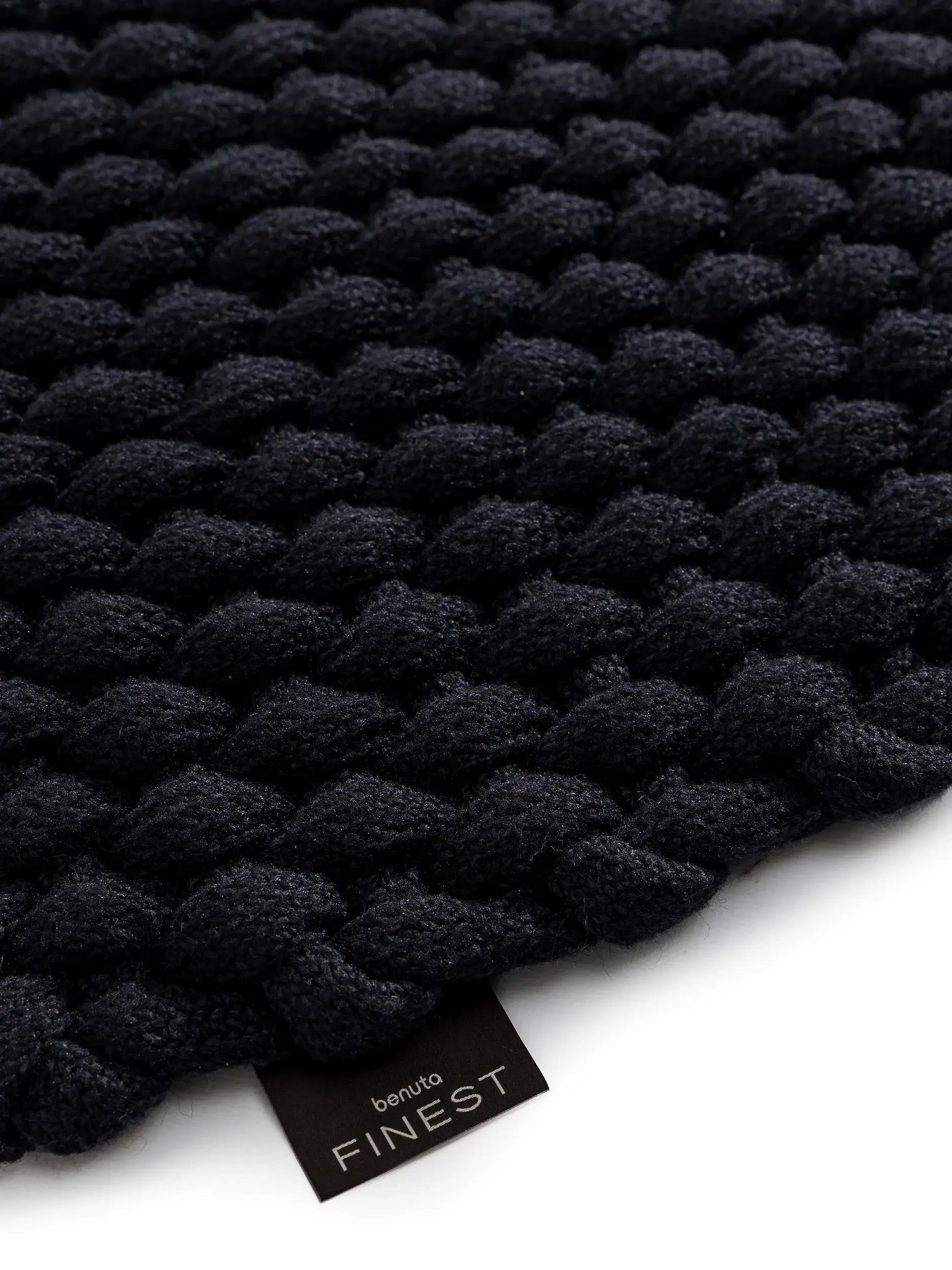 Tappeto di 100% Poliestere (PET riciclato) in Nero con pelo alto 100% Poliestere (PET riciclato) da benuta Finest
