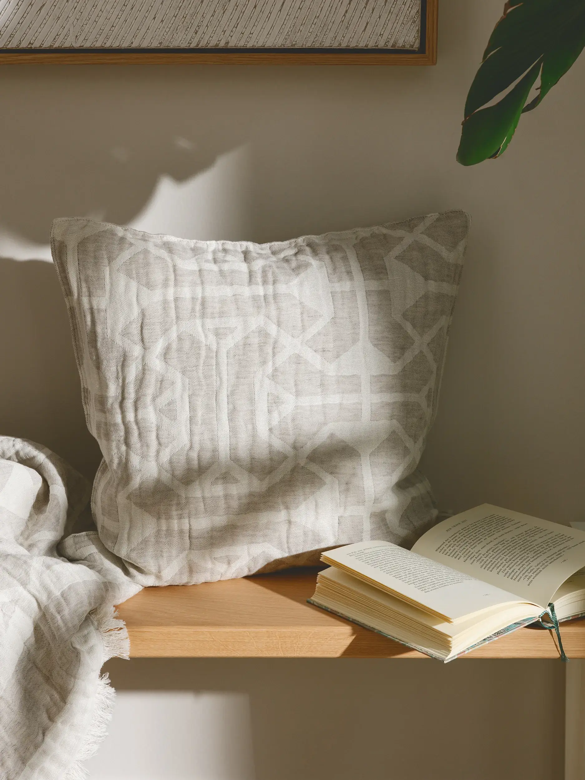 Housse de coussin en mélange de lin Sabine Crème en motif Geométrico en 60% Coton, 40% Lin de benuta pure