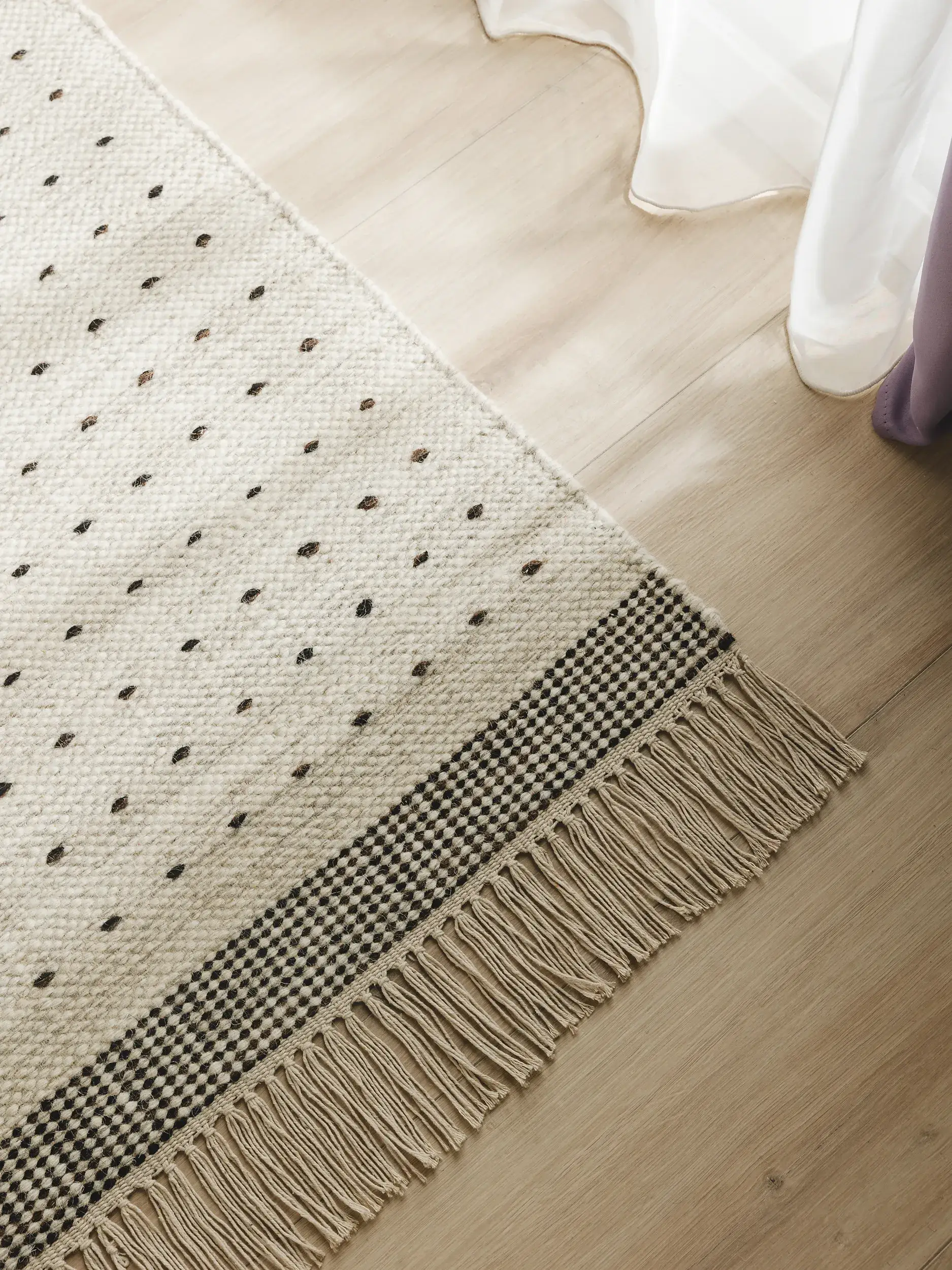Tapis en 70% Laine, 30% Coton en Noir/Blanc avec une pile de 70% Laine, 30% Coton de hauteur de benuta POP
