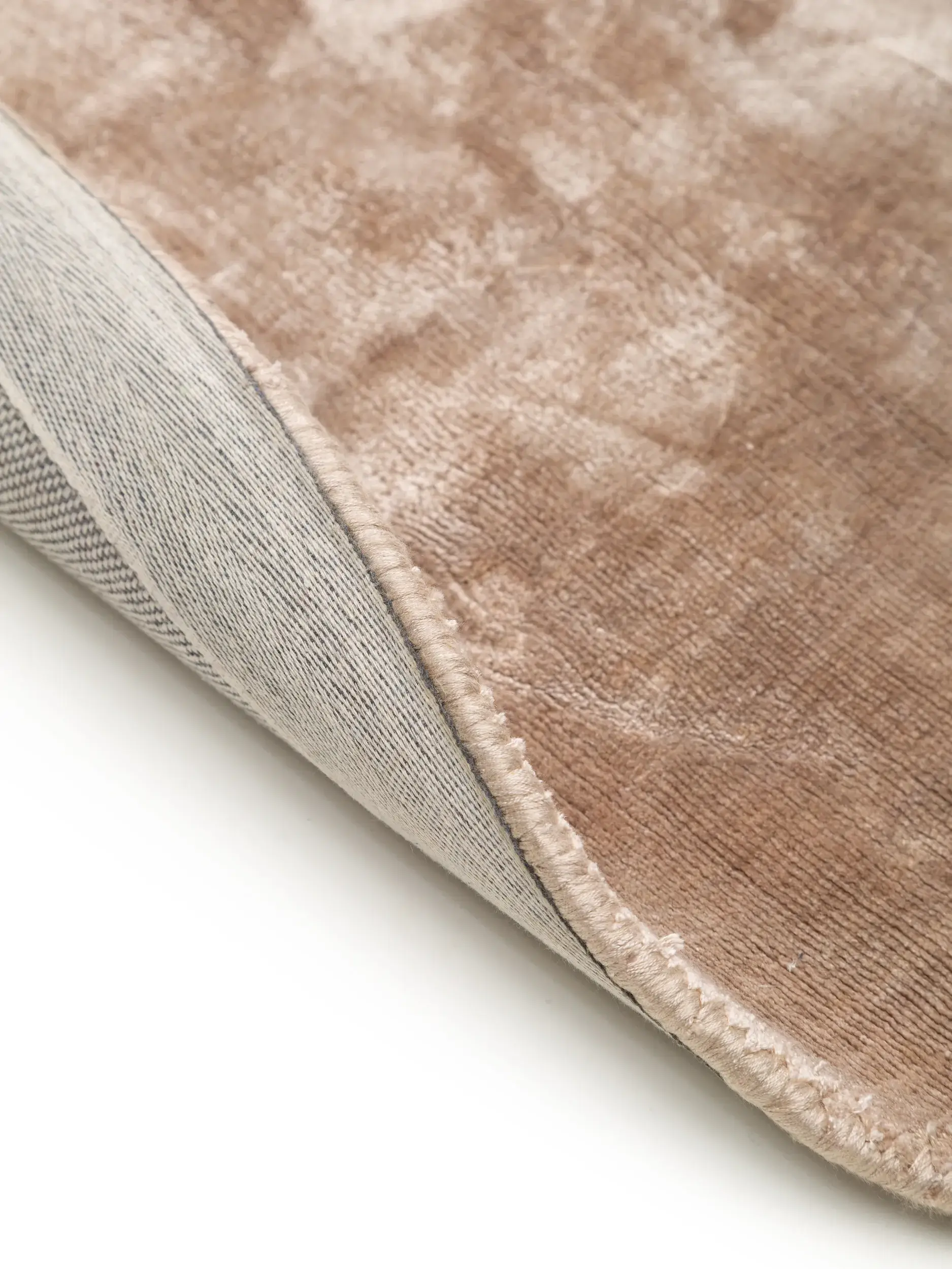 Alfombra Nela de 100% Viscosa en Taupe de benuta pure