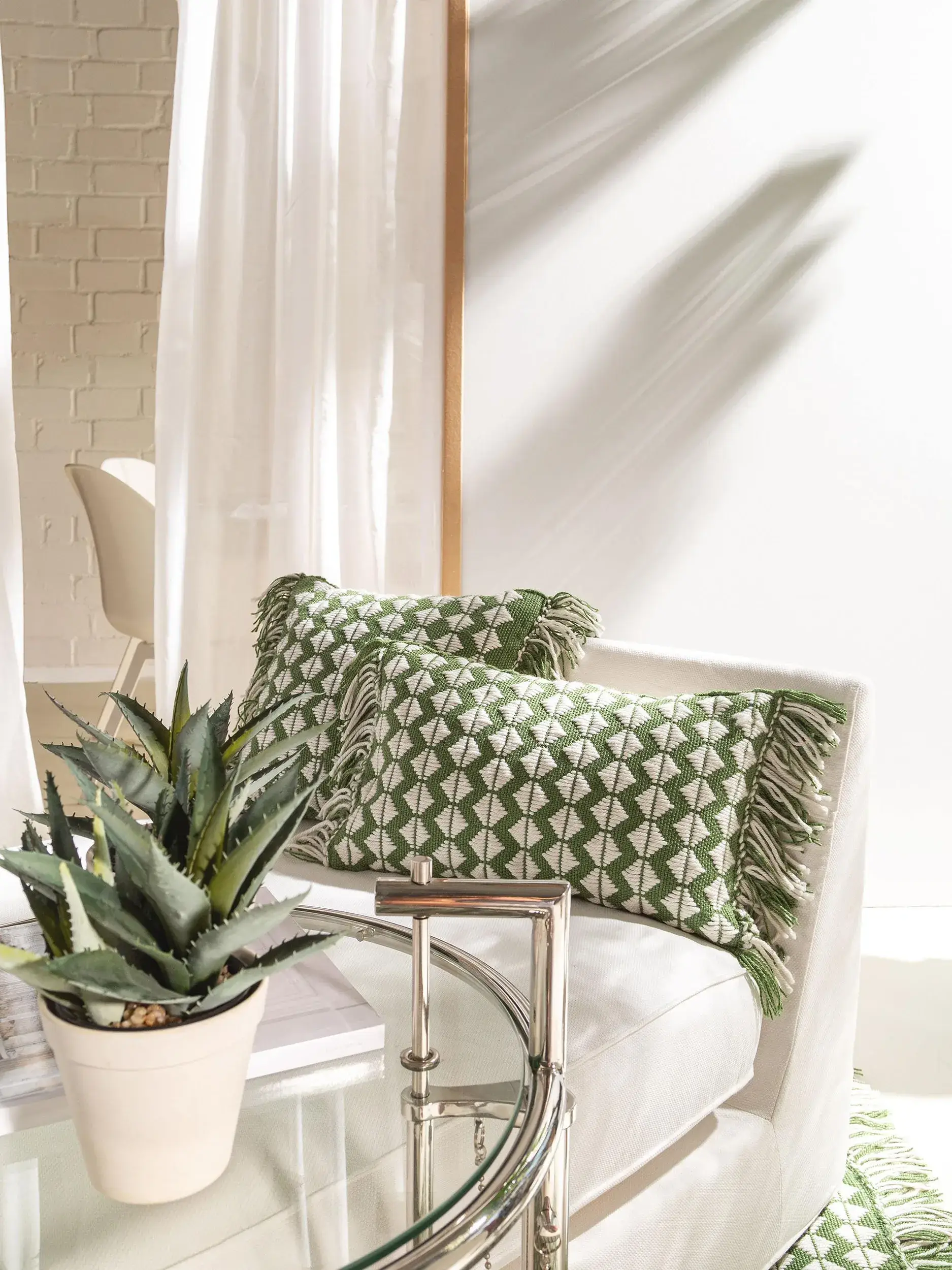 In- & Outdoor Kissen Morty Grün i Geometrisch-design laget av 100 % polyester (resirkulert PET) fra benuta Pure