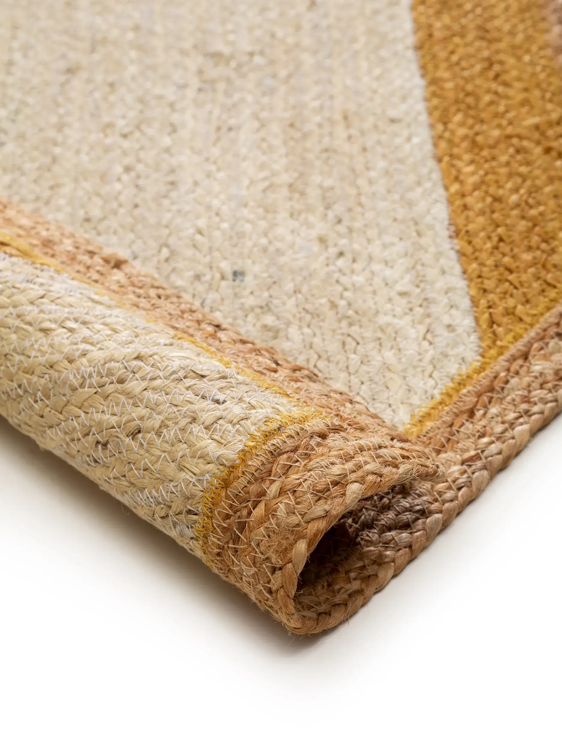 Matto 100% Jutea värissä Beige 100% Jute korkealla nukalla merkiltä Lytte